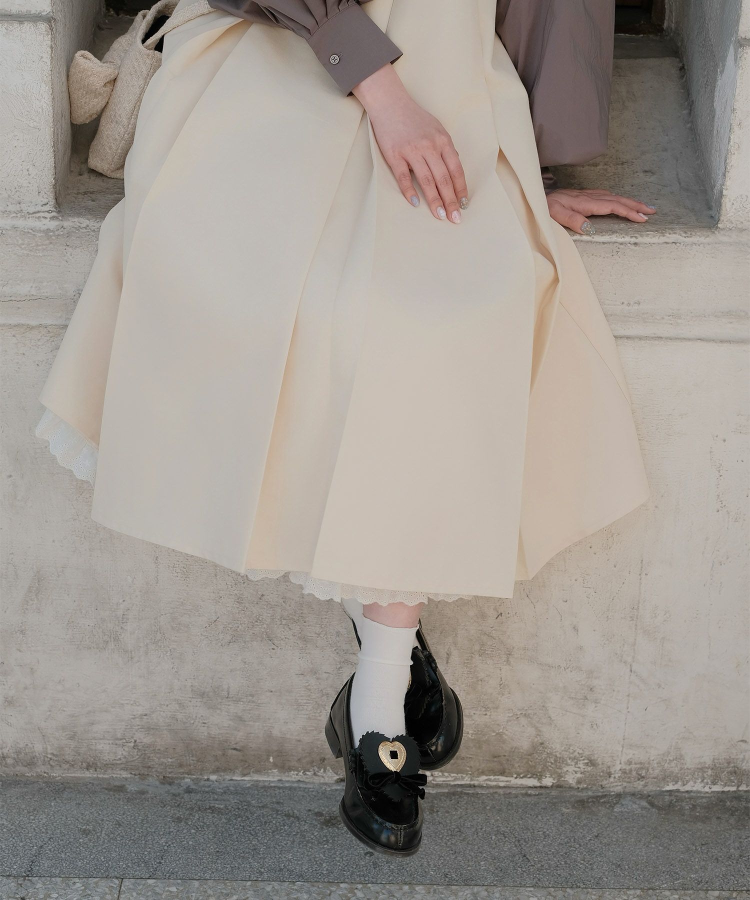 ボックスプリーツ クラシカル コットンレース ハイウエスト ロングワンピース アイボリー/チャコール/M