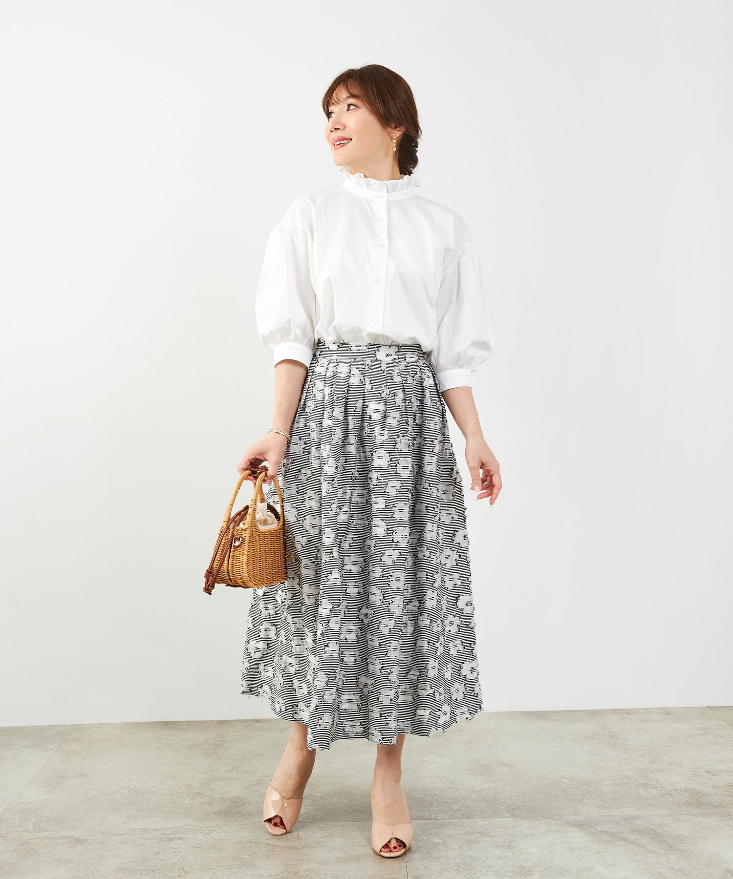 手洗い可体型カバーパフスリーブオフィスおしゃれフェミニン上品大人可愛いきれいめ春ジョイントスペース