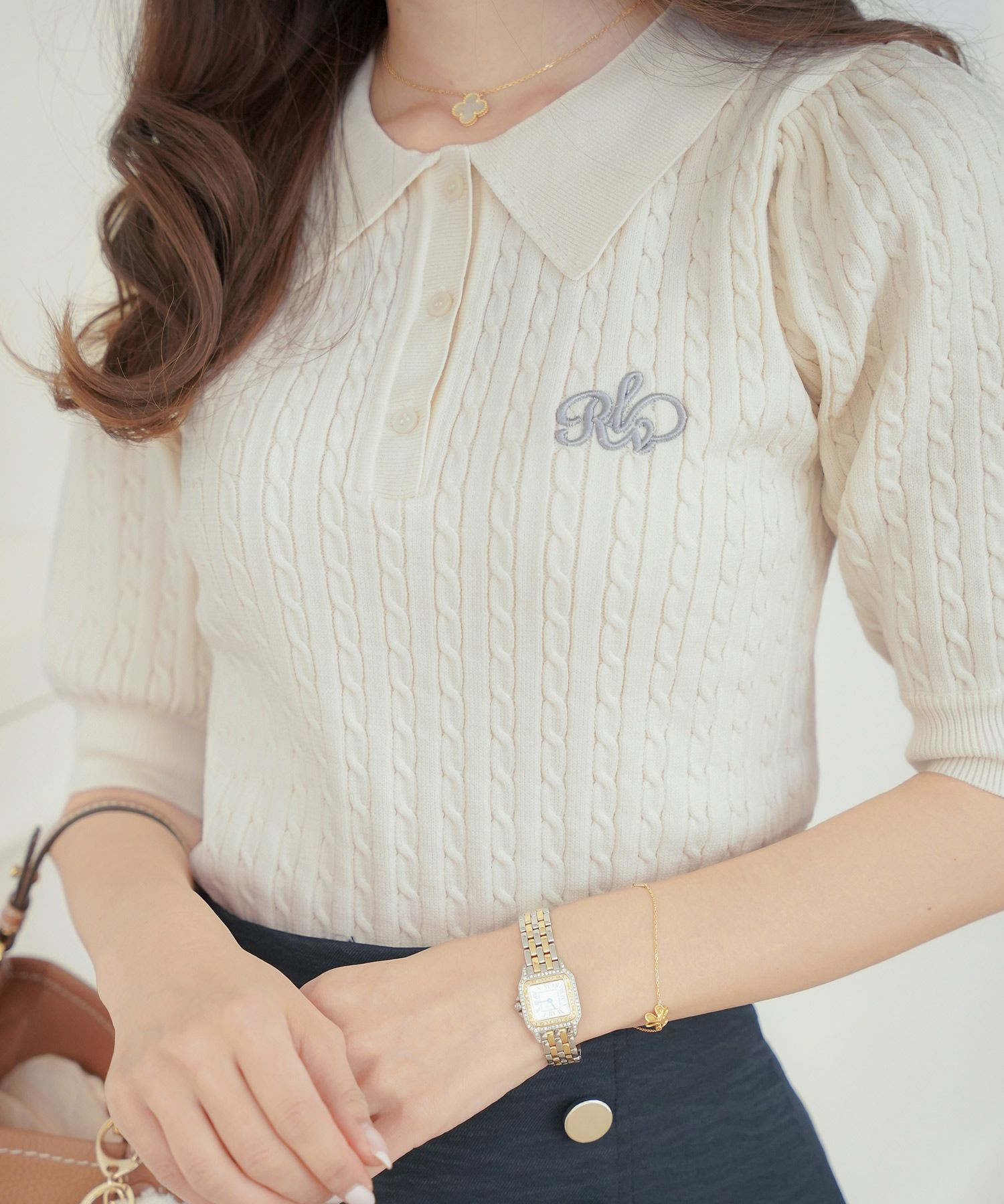 レディース/ニット/トップス/ポロニット/ポロシャツ/襟/配色/バイカラー/刺繍/半袖/パフスリーブ/アイボリー/ピンクベージュ/ブルーグレー/ブラック/春/夏/上品/エレガント/フェミニン/可愛い/大人