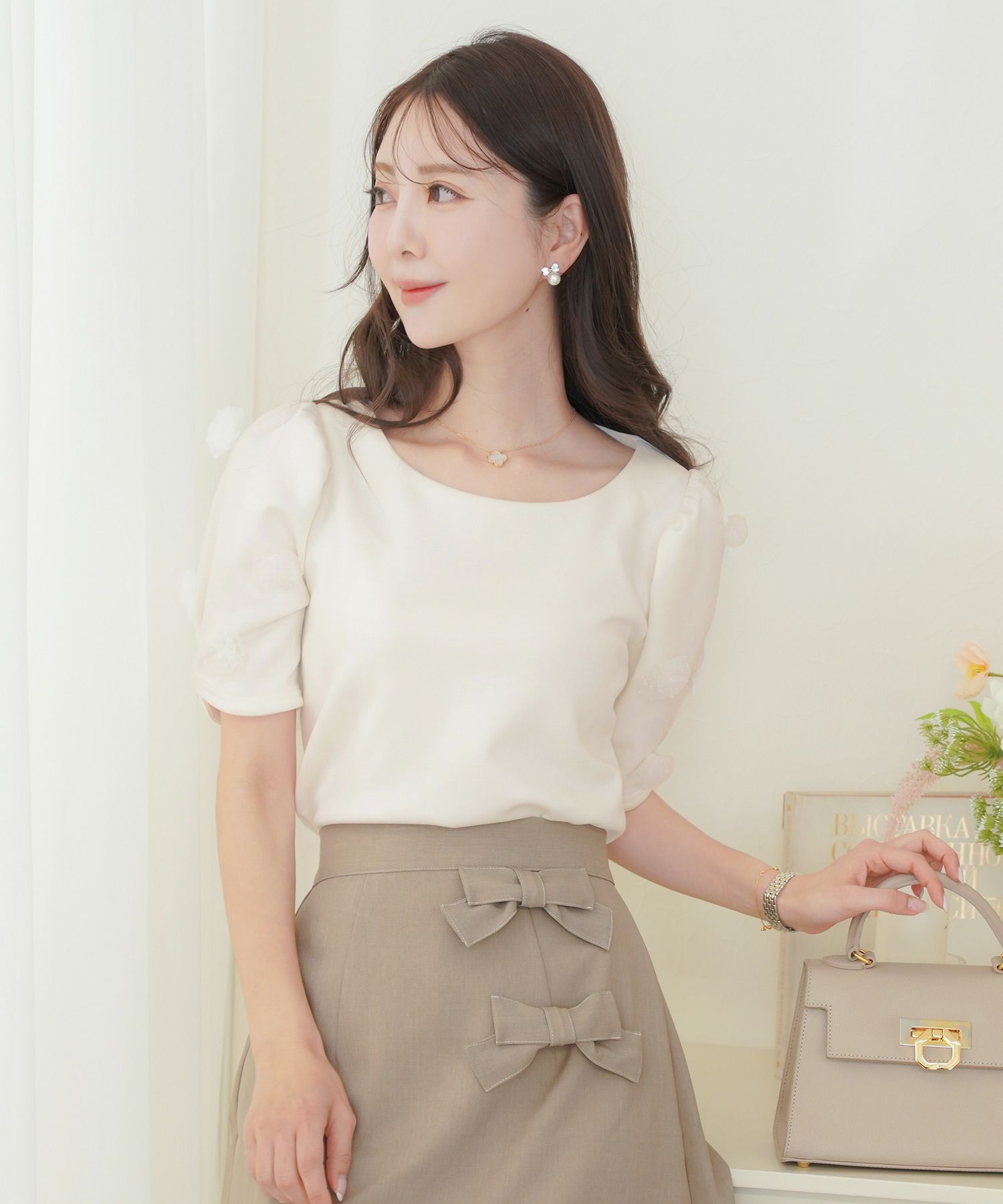 レディース/Tシャツ/トップス/夏/春/半袖/サイズ展開/ギャザー/タック/クルーネック/パフ袖/パフスリーブ/トレンド/カジュアル/オフィスカジュアル/エレガント/フェミニン/上品/シンプル/ピンク/ホワイト/ネイビー