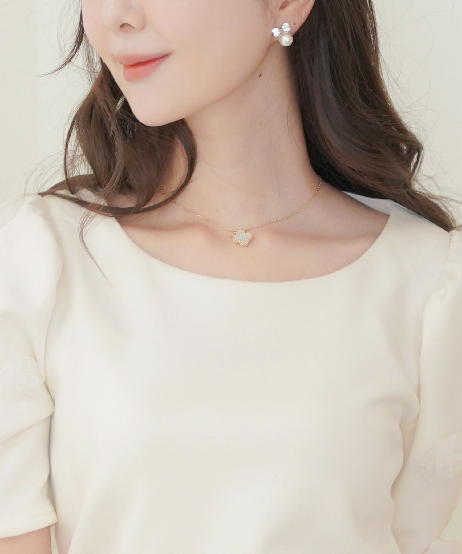 レディース/Tシャツ/トップス/夏/春/半袖/サイズ展開/ギャザー/タック/クルーネック/パフ袖/パフスリーブ/トレンド/カジュアル/オフィスカジュアル/エレガント/フェミニン/上品/シンプル/ピンク/ホワイト/ネイビー