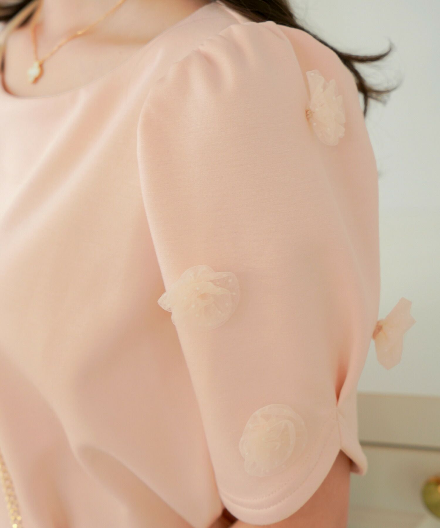 レディース/Tシャツ/トップス/夏/春/半袖/サイズ展開/ギャザー/タック/クルーネック/パフ袖/パフスリーブ/トレンド/カジュアル/オフィスカジュアル/エレガント/フェミニン/上品/シンプル/ピンク/ホワイト/ネイビー