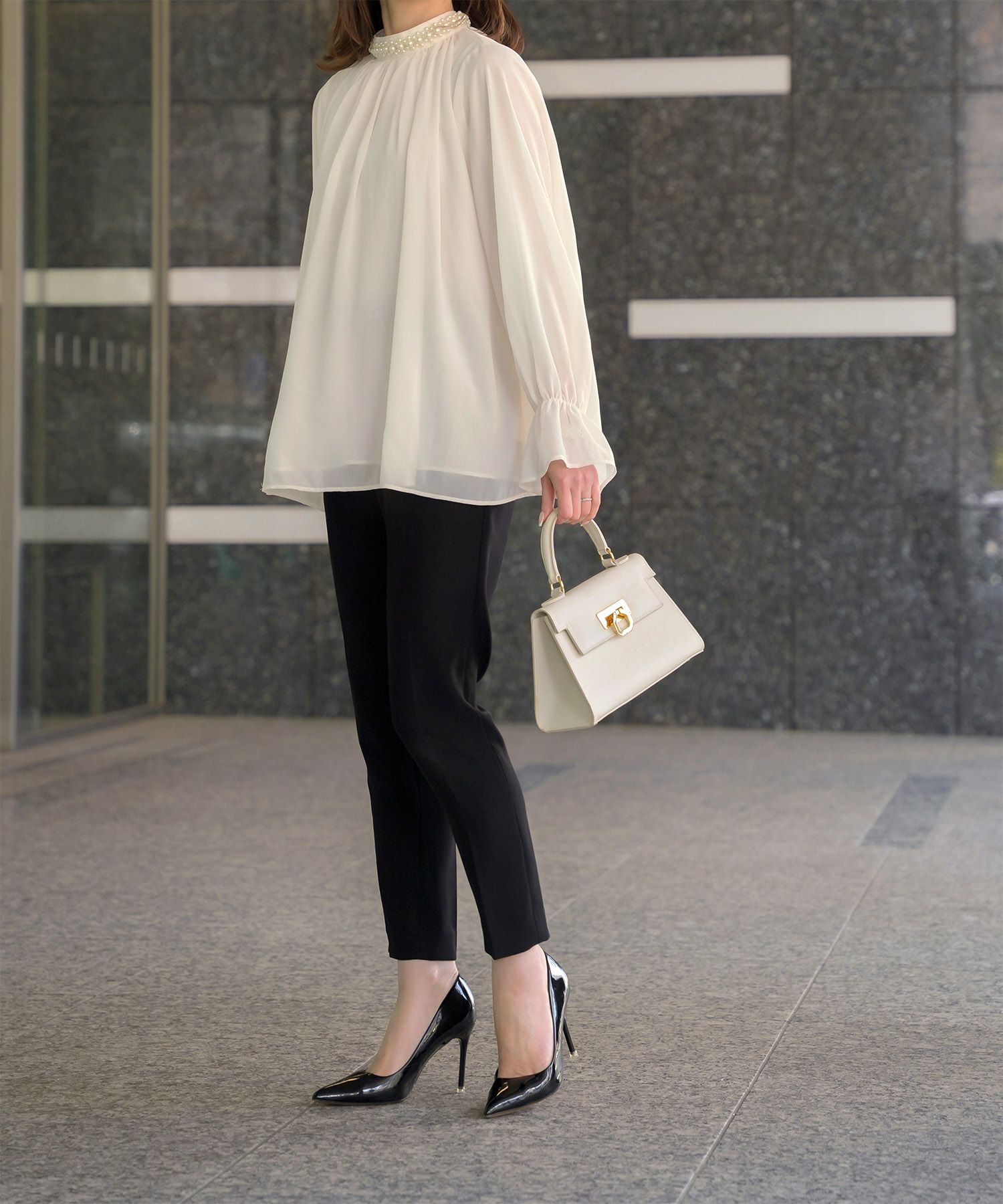 レディース ブラウス パール ビジュー 洗える きれいめ アイボリー/ピンクベージュ/ブラック キャンディースリーブ