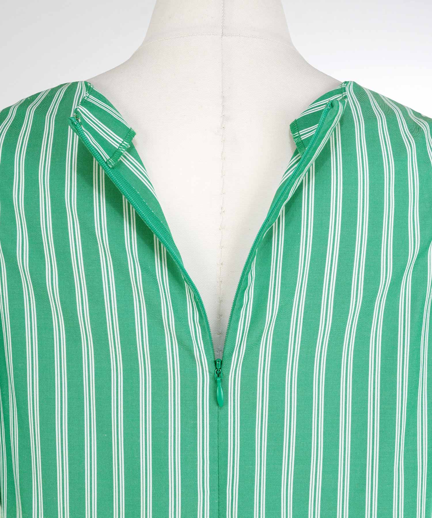 手洗い可Vネック袖山ギャザーフレアおしゃれフェミニンナチュラル上品大人可愛いきれいめ体型カバー夏ジョイントスペース