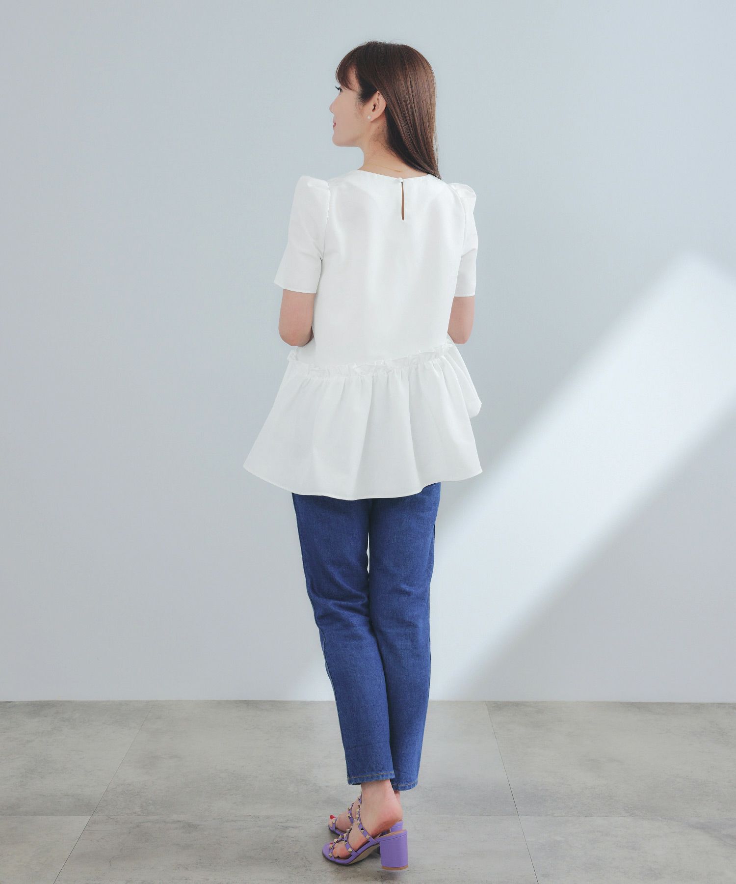 手洗い可Vネック上品きれいめエレガントフォーマルオフィスカジュアルフレアフリル体型カバーフェミニンジョイントスペース