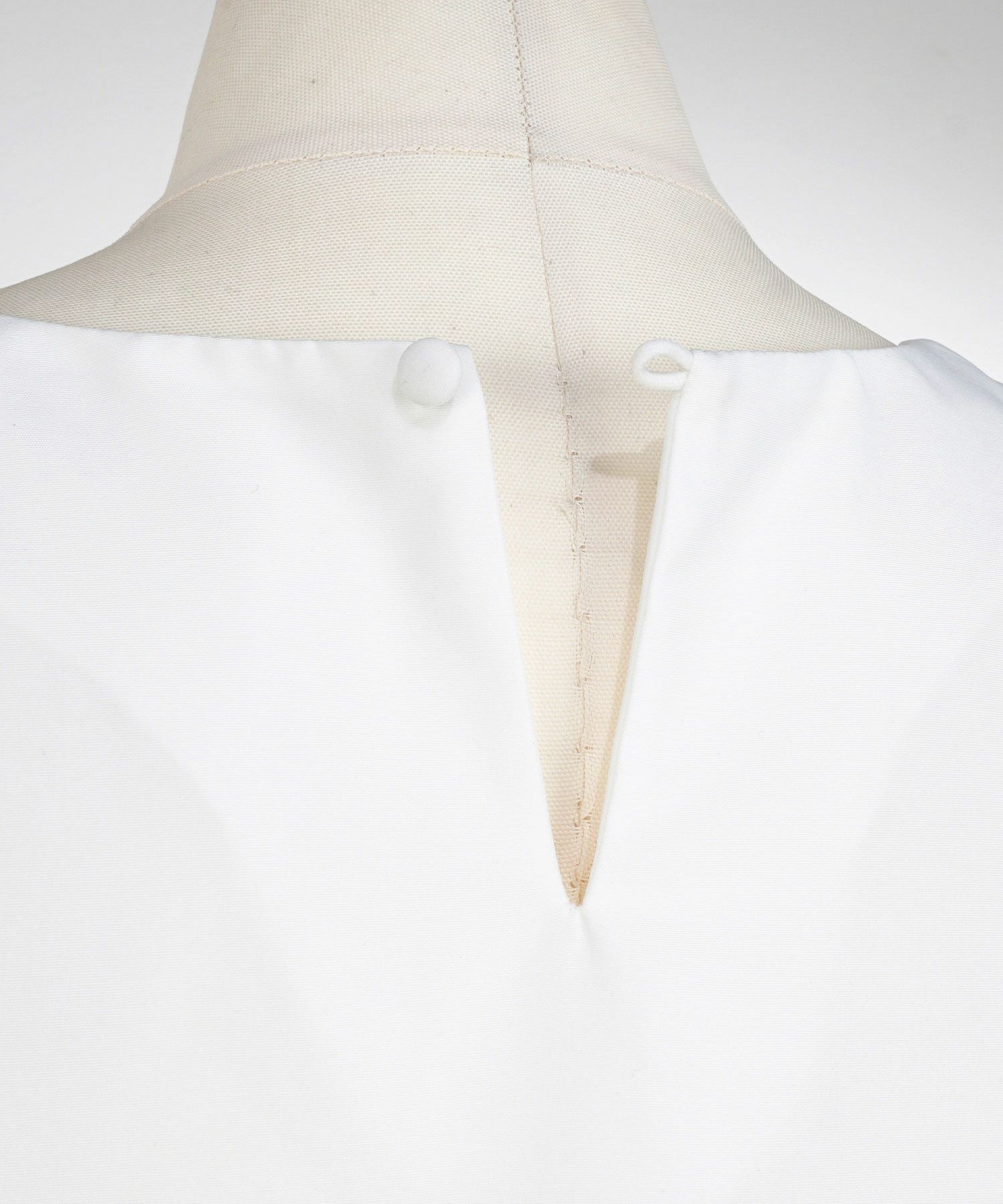 手洗い可Vネック上品きれいめエレガントフォーマルオフィスカジュアルフレアフリル体型カバーフェミニンジョイントスペース