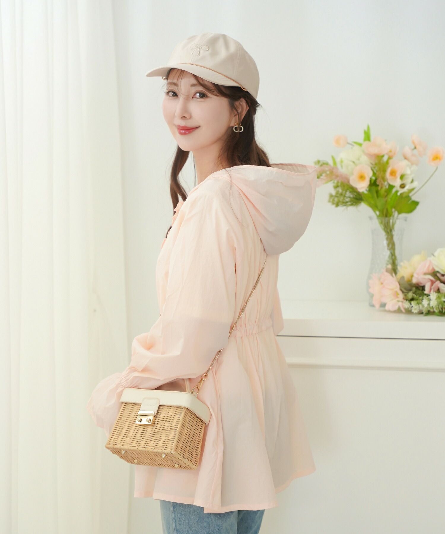 レディース/帽子/小物/キャップ/つば/調整/刺繍/リボン/ロゴ/チェーン/手洗い/洗濯/カジュアル/エレガント/フェミニン/上品/大人/アイボリー/ネイビー