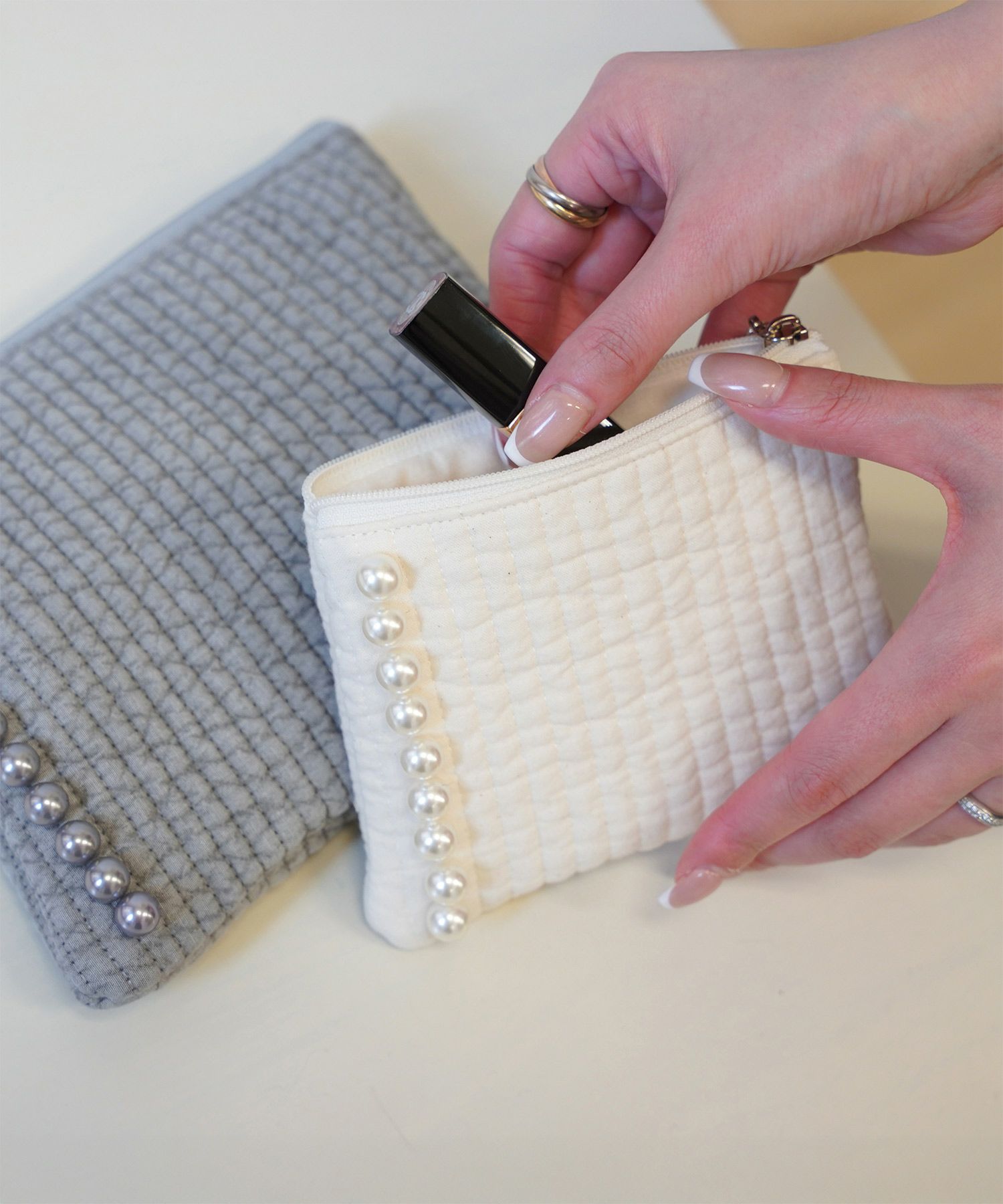 ポーチ パール ヌビ 韓国 アイボリー グレー チャコール ブラック パールトリム フラット ミニ