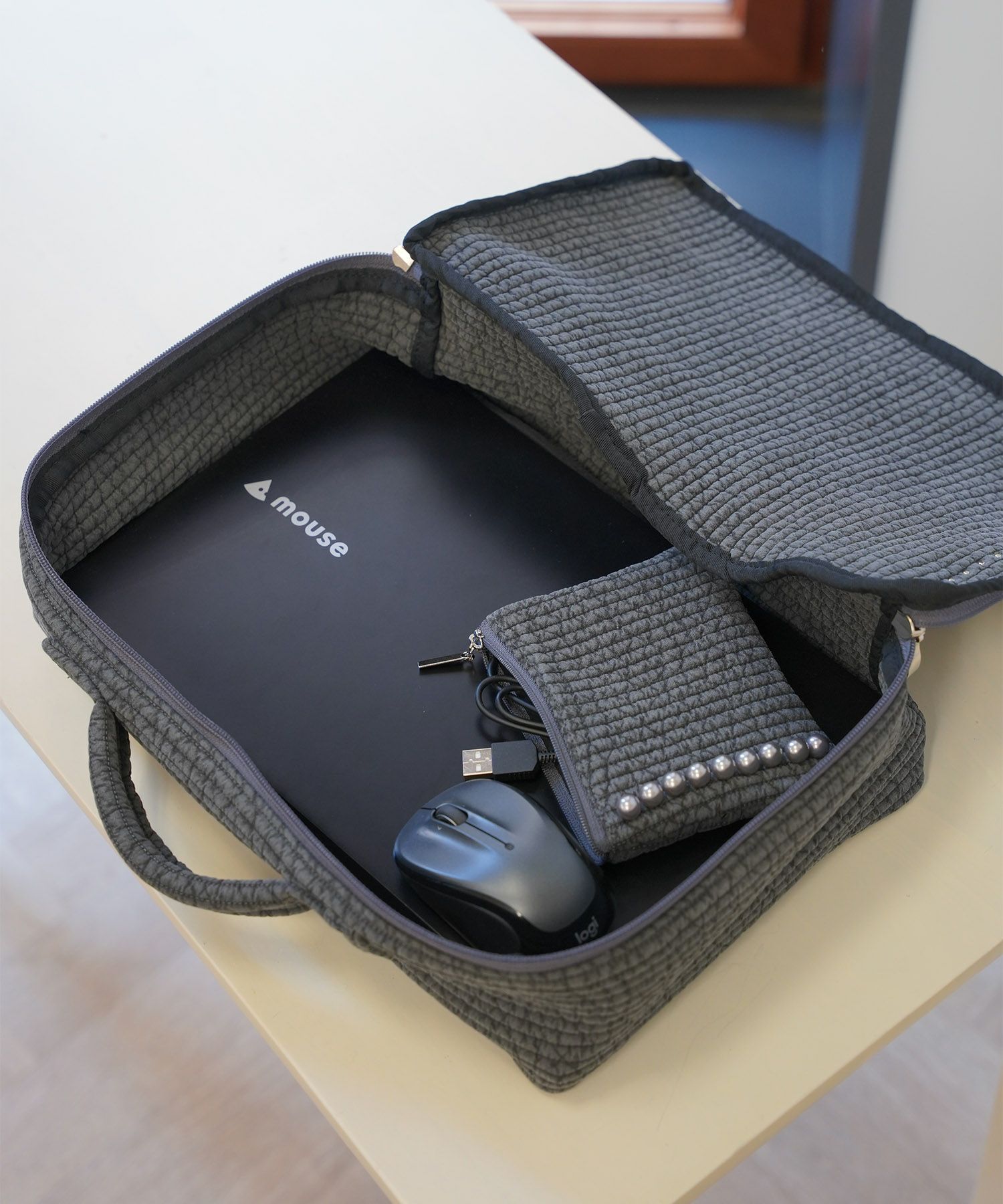 ポーチ パール ヌビ 韓国 アイボリー グレー チャコール ブラック パールトリム フラット ミニ