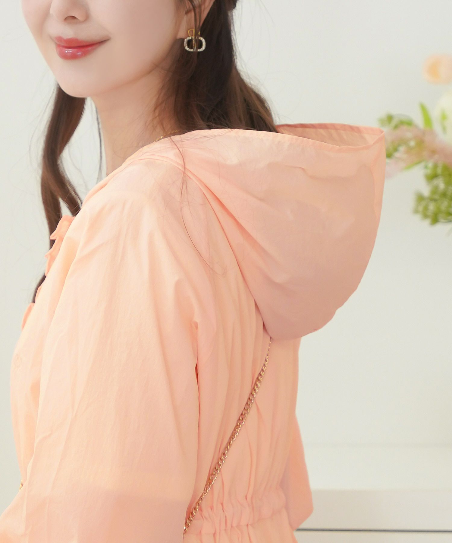 レディース/パーカー/羽織/ラッシュガード/UV/日除け/日焼け/プール/海/夏/UVカット/シャカシャカ/刺繍/フレア/ベルスリーブ/長袖/ペプラム/ミディアム/フリル/畳める/丸める/コンパクト/収納/アイボリー/ピンク/ブラック/95%/エレガント/フェミニン/上品/カジュアル/旅行/