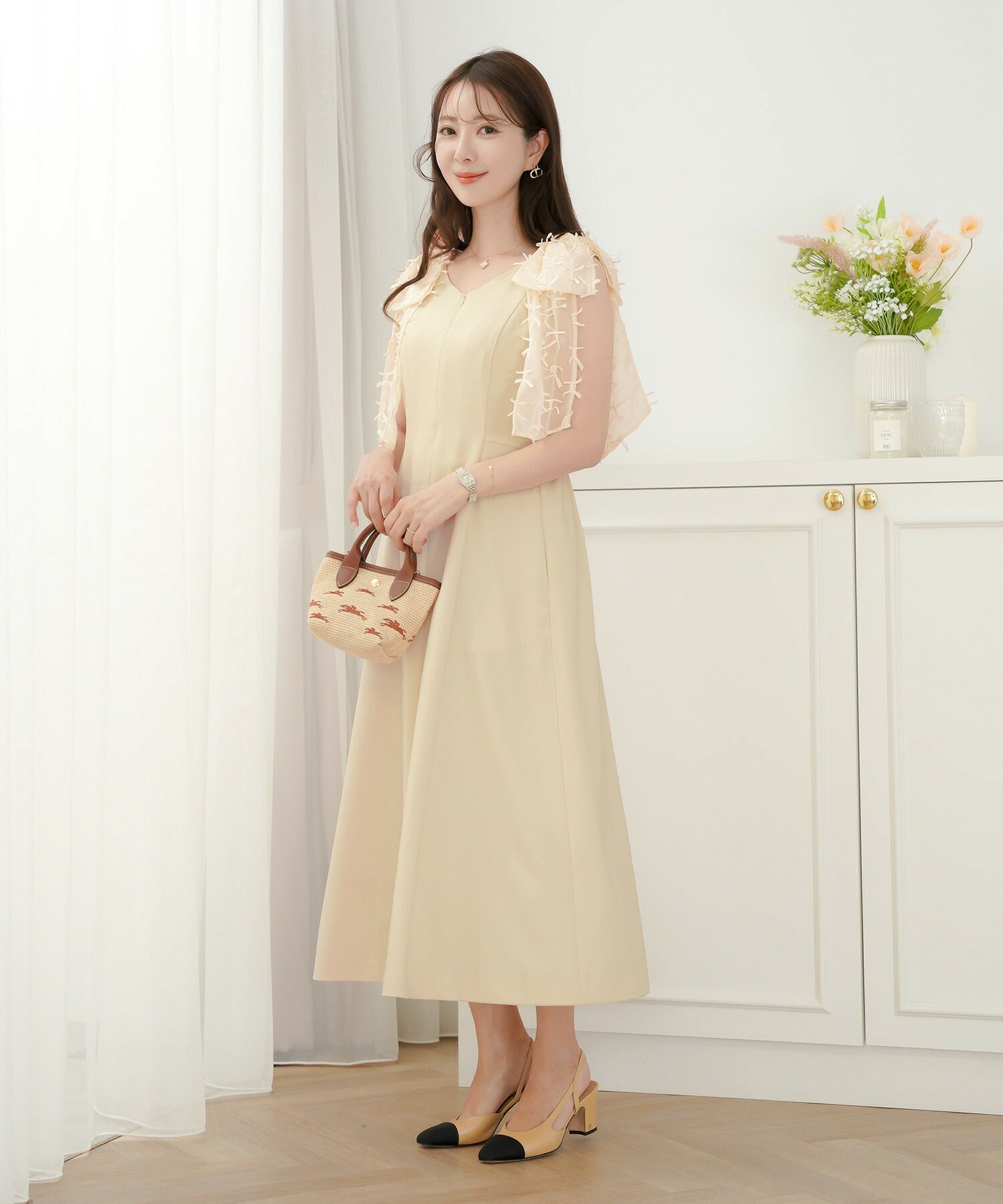 レディース/ワンピース/ノースリーブ/肩リボン/リボン柄/フロントファスナー/前あき/フレア/二の腕/ビックリボン/表面変化/Vネック/上品/エレガント/フェミニン/可愛い/アイボリー/グレージュ/ピンク/ブラック/配色/バイカラー/異素材