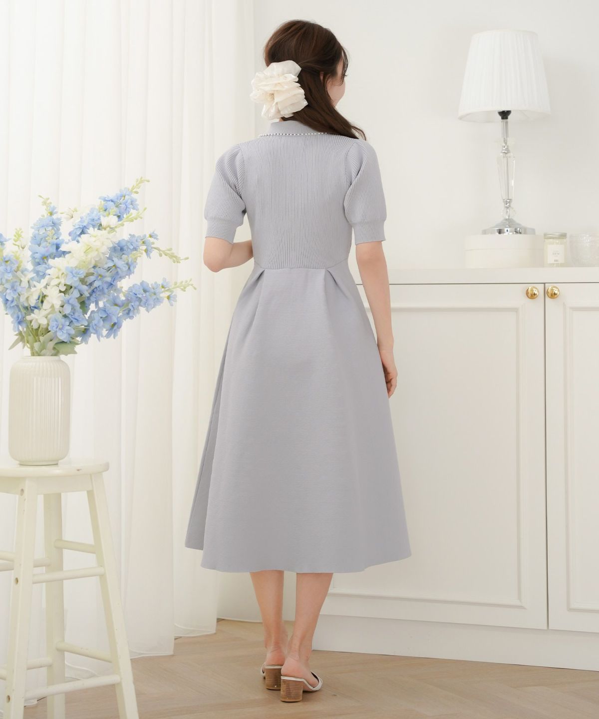 レディース/ワンピース/ニットワンピース/ニット/襟/パール/パールトリム/リブ編み/ロング/ミモレ/フレアシルエット/タック/前あき/ブルーグレー/ラベンダー/ピンクベージュ/ネイビー/上品/エレガント/フェミニン/大人/ヒット/リニューアル/半袖/新色/ブラウン