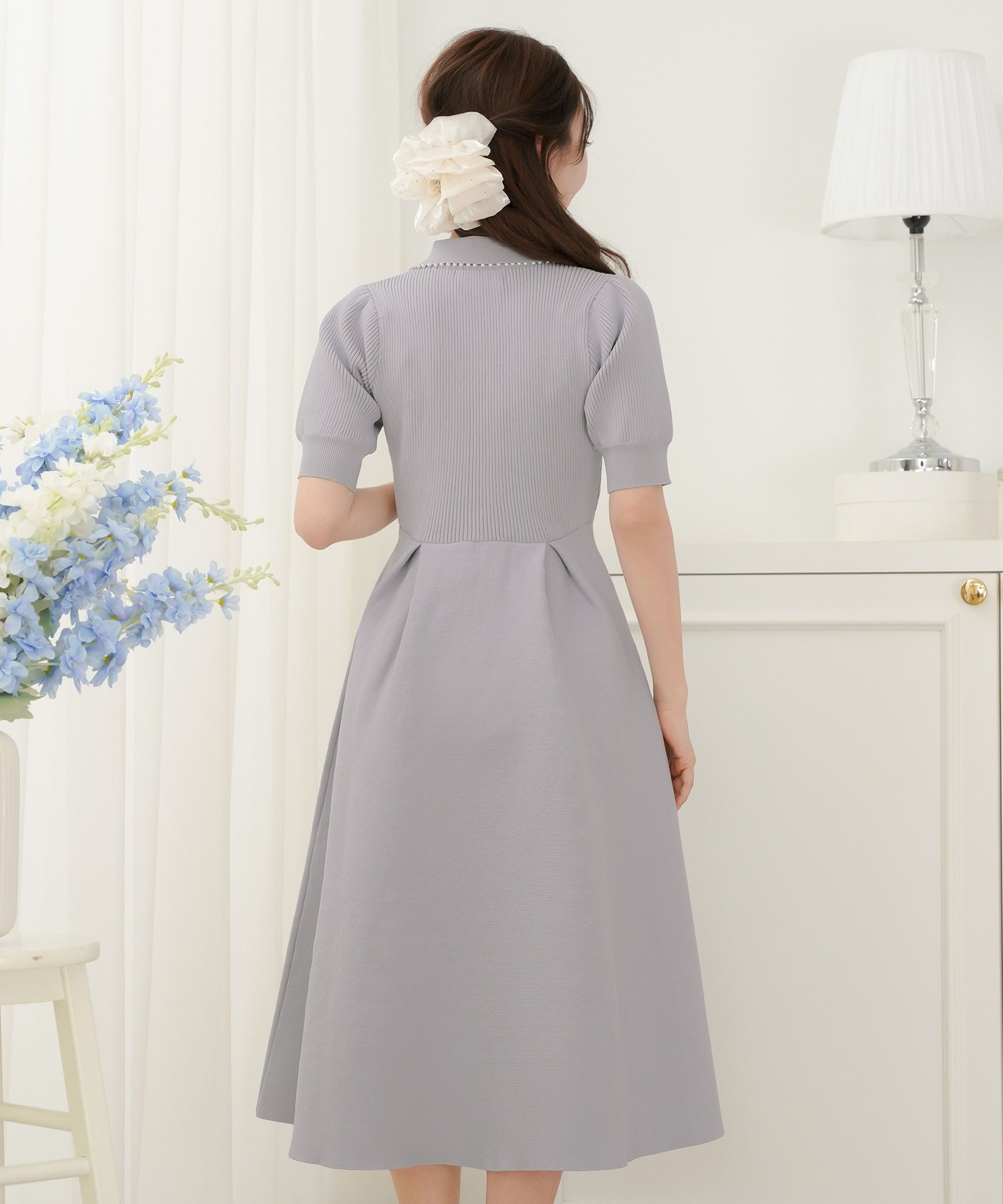 レディース/ワンピース/ニットワンピース/ニット/襟/パール/パールトリム/リブ編み/ロング/ミモレ/フレアシルエット/タック/前あき/ブルーグレー/ラベンダー/ピンクベージュ/ネイビー/上品/エレガント/フェミニン/大人/ヒット/リニューアル/半袖/新色/ブラウン