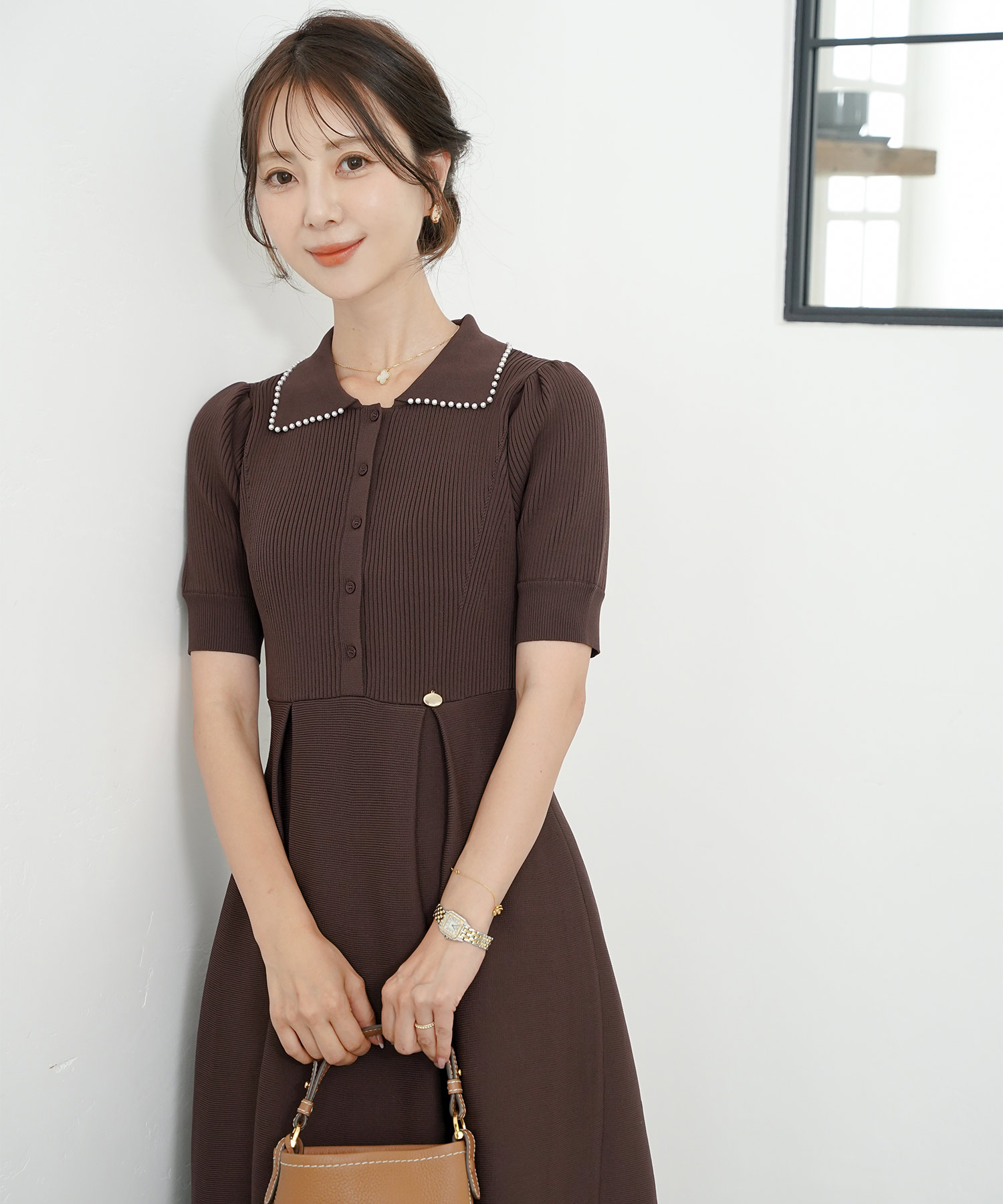 レディース/ワンピース/ニットワンピース/ニット/襟/パール/パールトリム/リブ編み/ロング/ミモレ/フレアシルエット/タック/前あき/ブルーグレー/ラベンダー/ピンクベージュ/ネイビー/上品/エレガント/フェミニン/大人/ヒット/リニューアル/半袖/新色/ブラウン