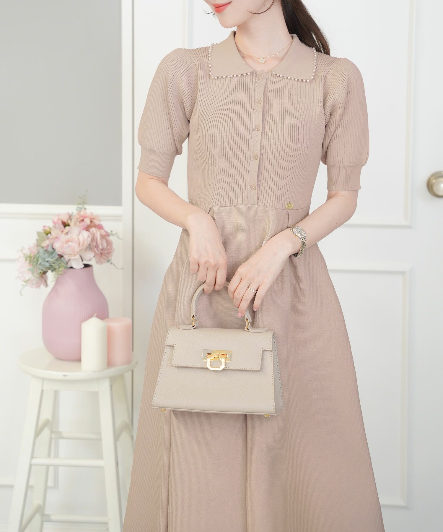 レディース/ワンピース/ニットワンピース/ニット/襟/パール/パールトリム/リブ編み/ロング/ミモレ/フレアシルエット/タック/前あき/ブルーグレー/ラベンダー/ピンクベージュ/ネイビー/上品/エレガント/フェミニン/大人/ヒット/リニューアル/半袖/新色/ブラウン