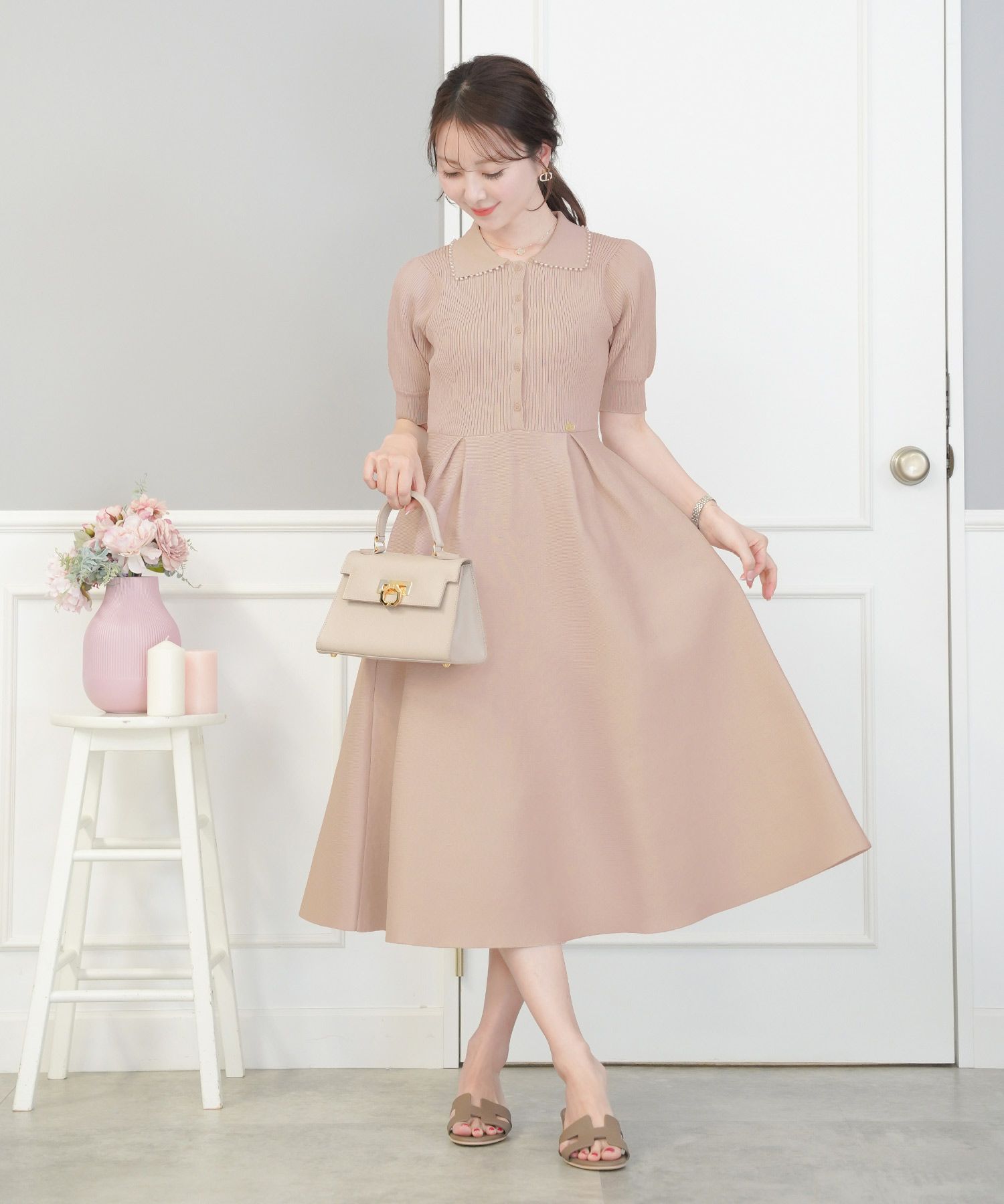 レディース/ワンピース/ニットワンピース/ニット/襟/パール/パールトリム/リブ編み/ロング/ミモレ/フレアシルエット/タック/前あき/ブルーグレー/ラベンダー/ピンクベージュ/ネイビー/上品/エレガント/フェミニン/大人/ヒット/リニューアル/半袖/新色/ブラウン