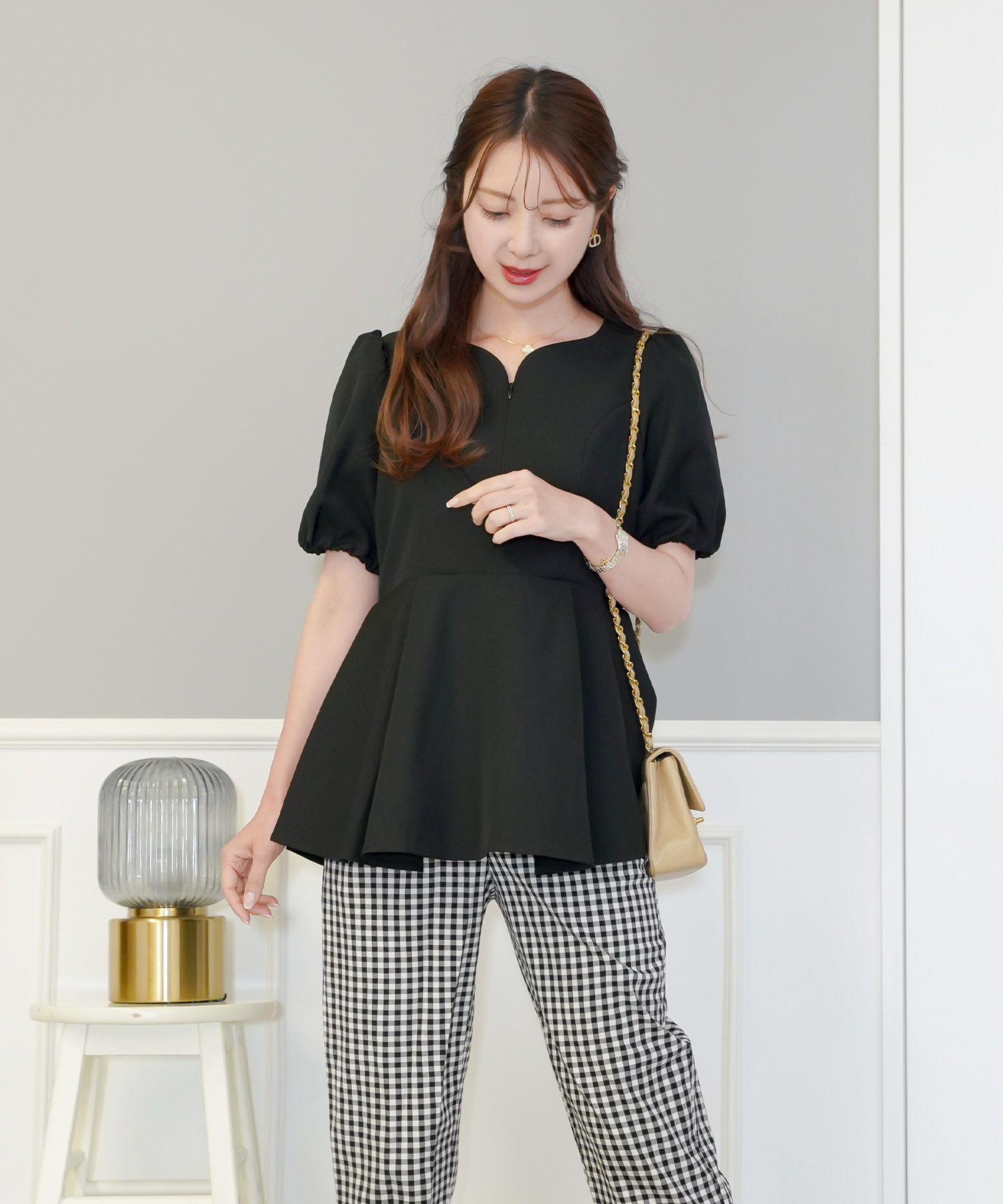 レディース/トップス/ブラウス/フロントファスナー/ハートネック/半袖/袖ゴム/ペプラムシルエット/パネルライン/体型カバー/袖口ゴム/授乳/ママ/フレアシルエット/イエロー/バターイエロー/ピンクベージュ/ブラック/上品/エレガント/フェミニン/シンプル/