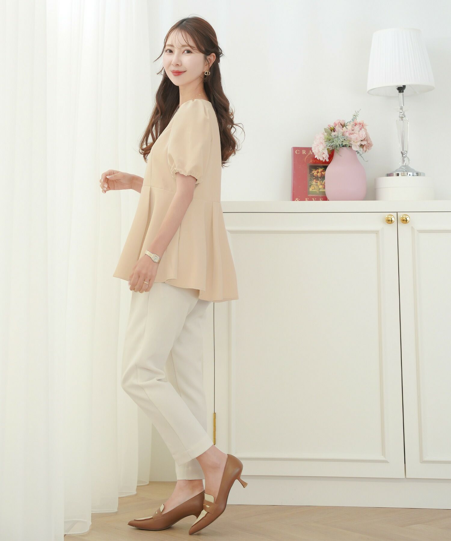 レディース/トップス/ブラウス/フロントファスナー/ハートネック/半袖/袖ゴム/ペプラムシルエット/パネルライン/体型カバー/袖口ゴム/授乳/ママ/フレアシルエット/イエロー/バターイエロー/ピンクベージュ/ブラック/上品/エレガント/フェミニン/シンプル/