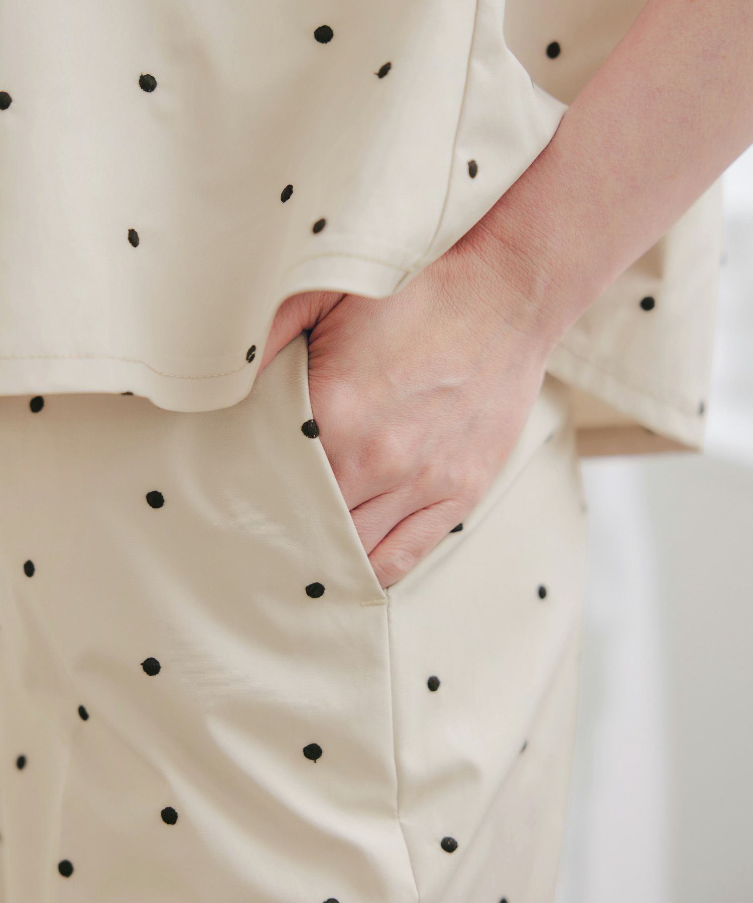 手洗い可セットアップ対応可水玉かわいい上品きれいめ大人カジュアルオフィスフォーマルフェミニン美脚ジョイントスペース