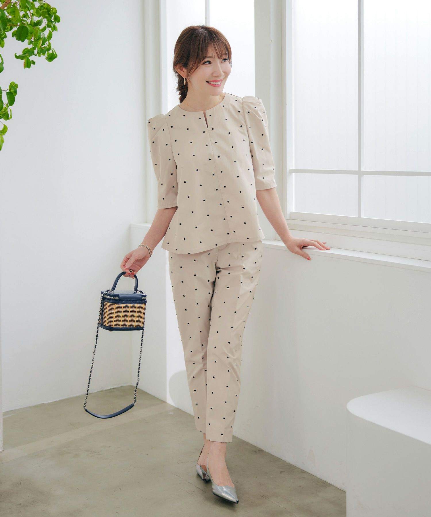 手洗い可セットアップ対応可水玉かわいい上品きれいめ大人カジュアルオフィスフォーマルフェミニンパフスリーブスリットジョイントスペース