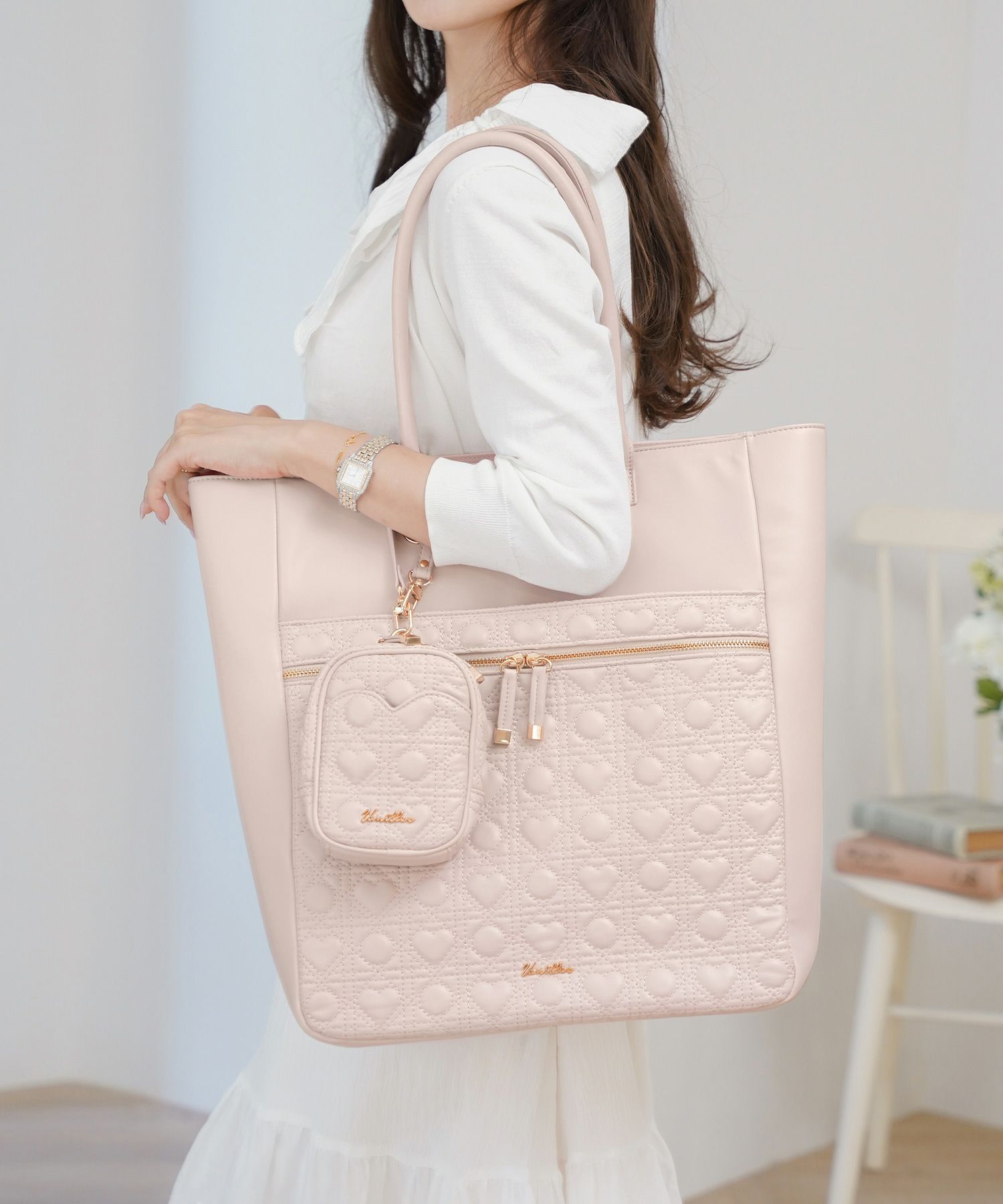 レディース/ビジネスバッグ/A4/軽量/大容量/通勤/バッグ/pc/キャリーオン/トートバッグ/20代/30代/40代/ギフト/td/母の日/春/夏/秋/冬/ハートキルティング/可愛い/推し活/お仕事/ビジネスバッグ/旅行/ハンドル/肩掛け