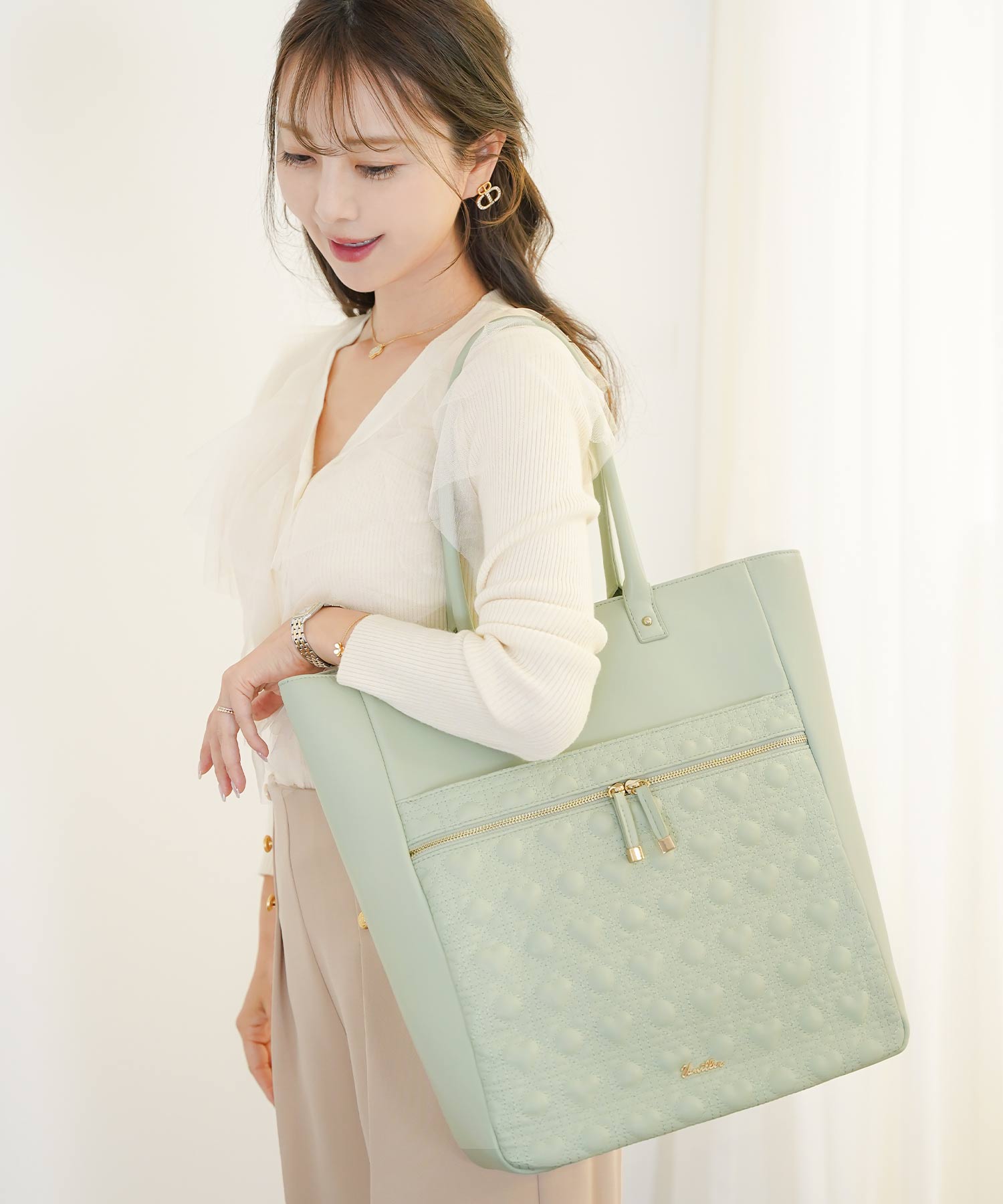 レディース/ビジネスバッグ/A4/軽量/大容量/通勤/バッグ/pc/キャリーオン/トートバッグ/20代/30代/40代/ギフト/td/母の日/春/夏/秋/冬/ハートキルティング/可愛い/推し活/お仕事/ビジネスバッグ/旅行/ハンドル/肩掛け