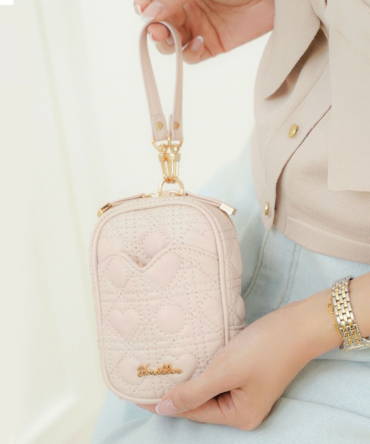 レディース/小物/ポーチ/グッズ/ケース/ティッシュ/ティッシュポケット/ミニ/小さい/ハートキルティング/人気/ヒット/シリーズ/ゴムバンド/ファスナー/吊り下げ/引っ掛け/ストロベリーミルク/ブラック/ピンク/エチケットポーチ/サニタリーポーチ