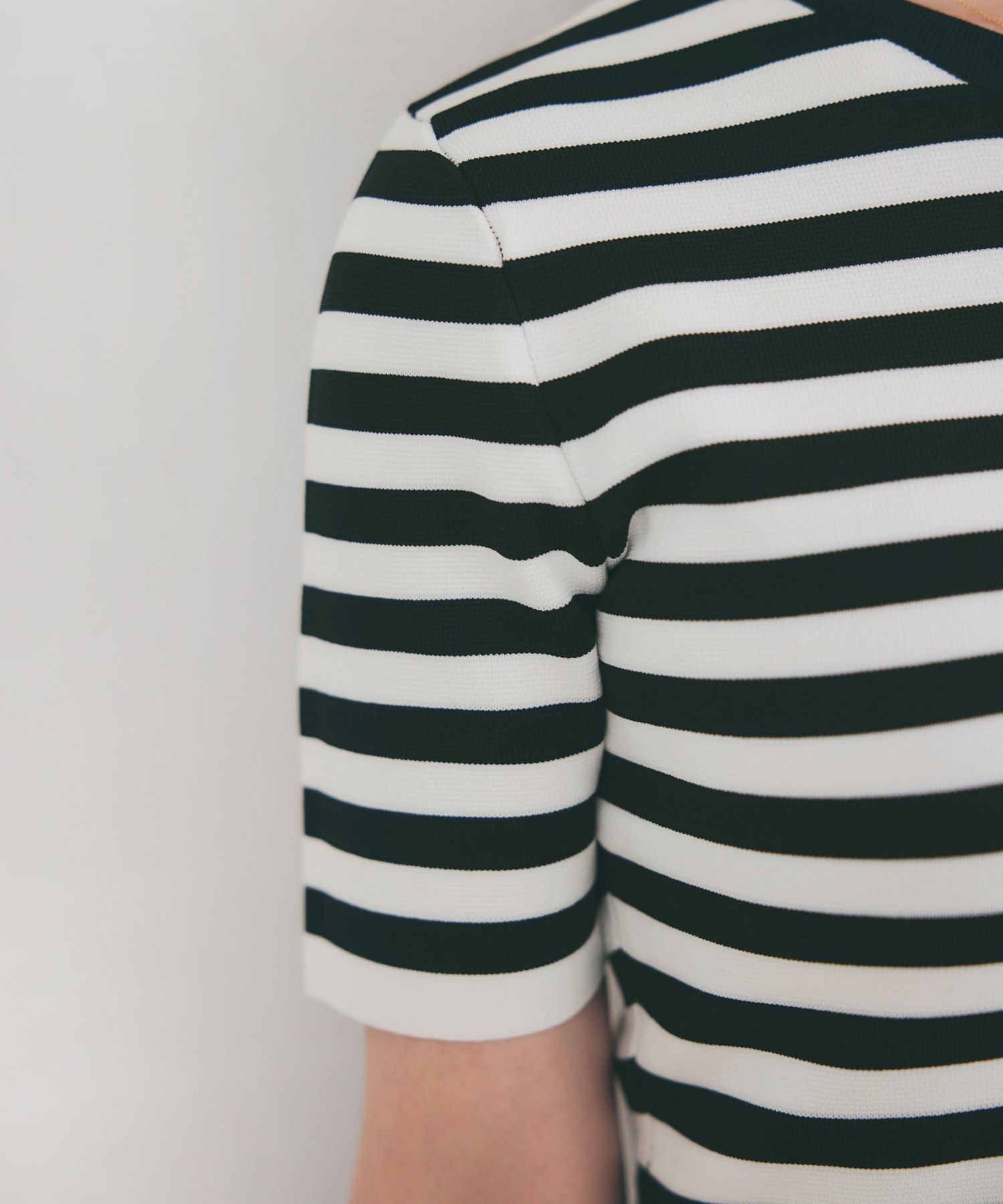 手洗い可上品きれいめボーダー柄大人可愛いオフィスカジュアルフェニミンオフィス白黒ジョイントスペース