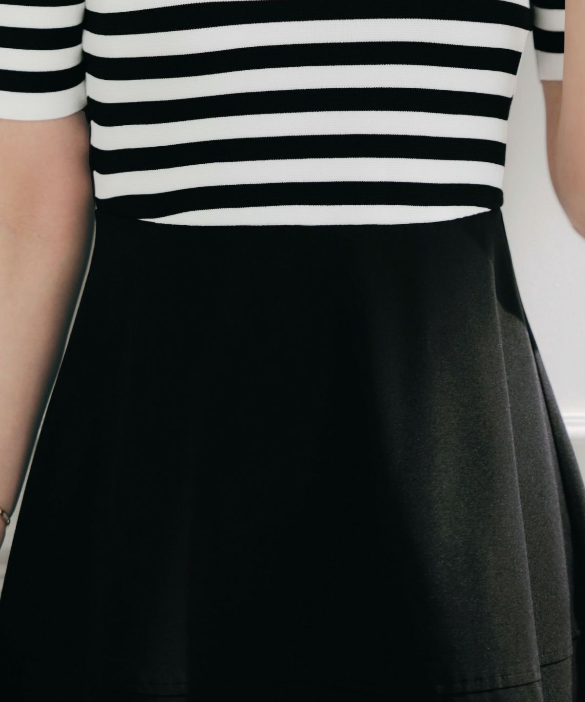 手洗い可上品きれいめボーダー柄大人可愛いオフィスカジュアルフェニミンオフィス白黒ジョイントスペース