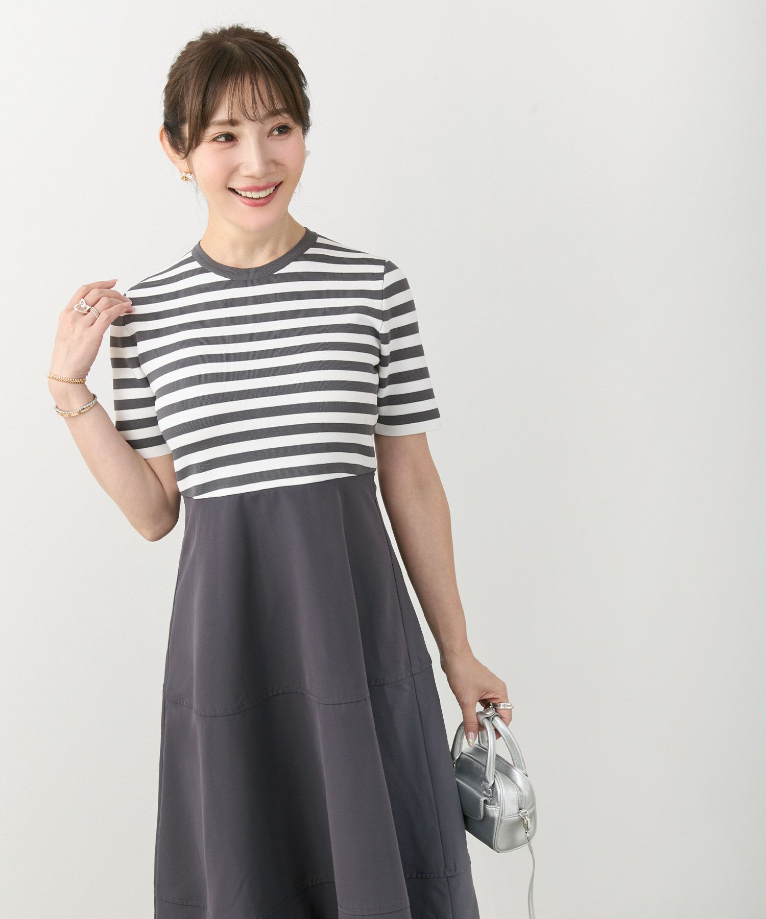 手洗い可上品きれいめボーダー柄大人可愛いオフィスカジュアルフェニミンオフィス白黒ジョイントスペース