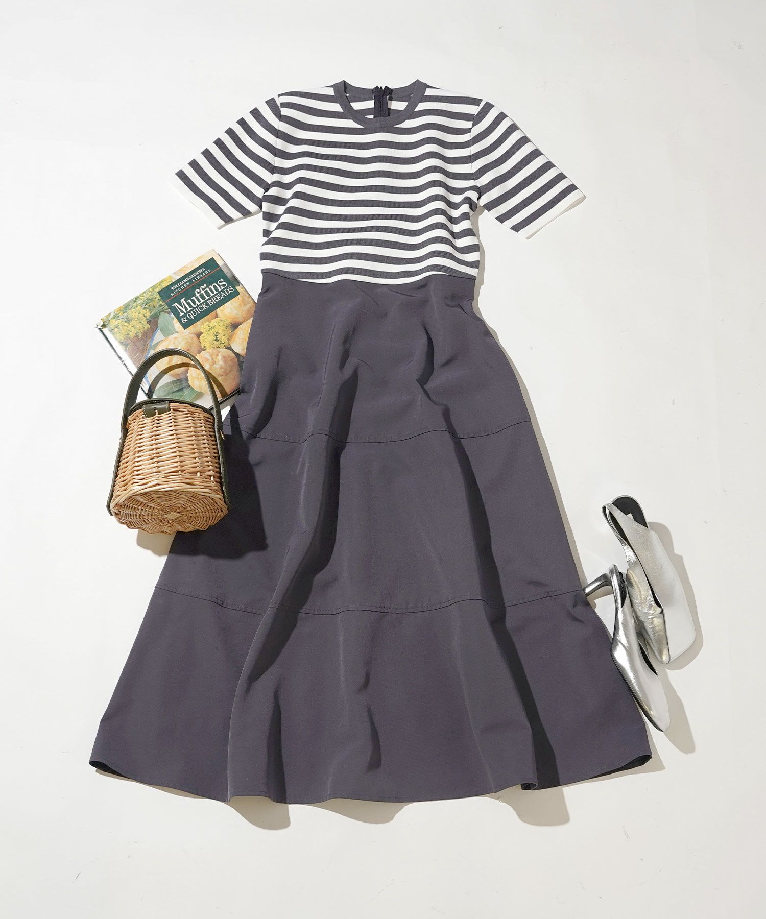 手洗い可上品きれいめボーダー柄大人可愛いオフィスカジュアルフェニミンオフィス白黒ジョイントスペース