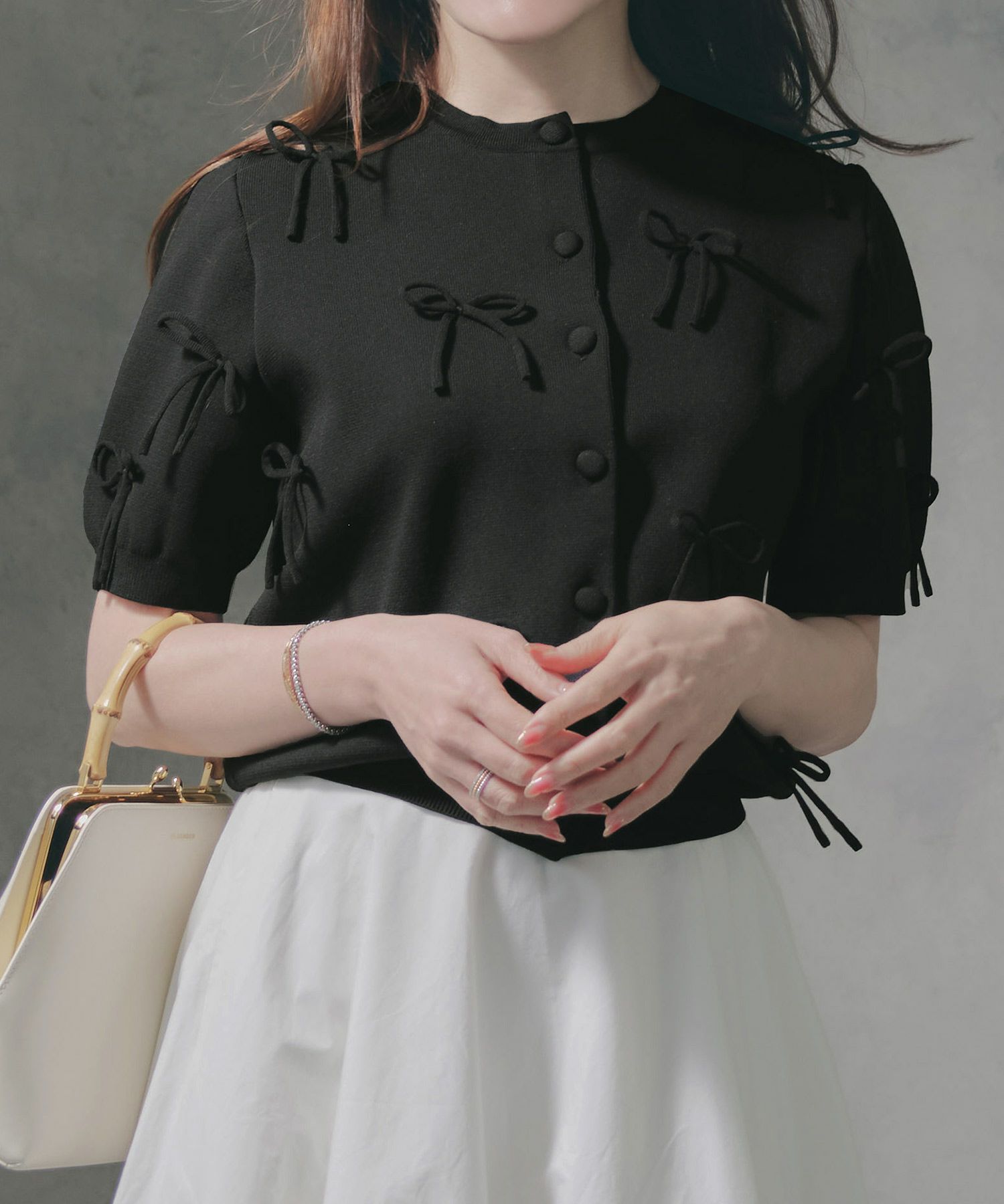 手洗い可ラウンドネック裾リブおしゃれフェミニン上品大人可愛いきれいめ大人カジュアルくるみ釦ジョイントスペース