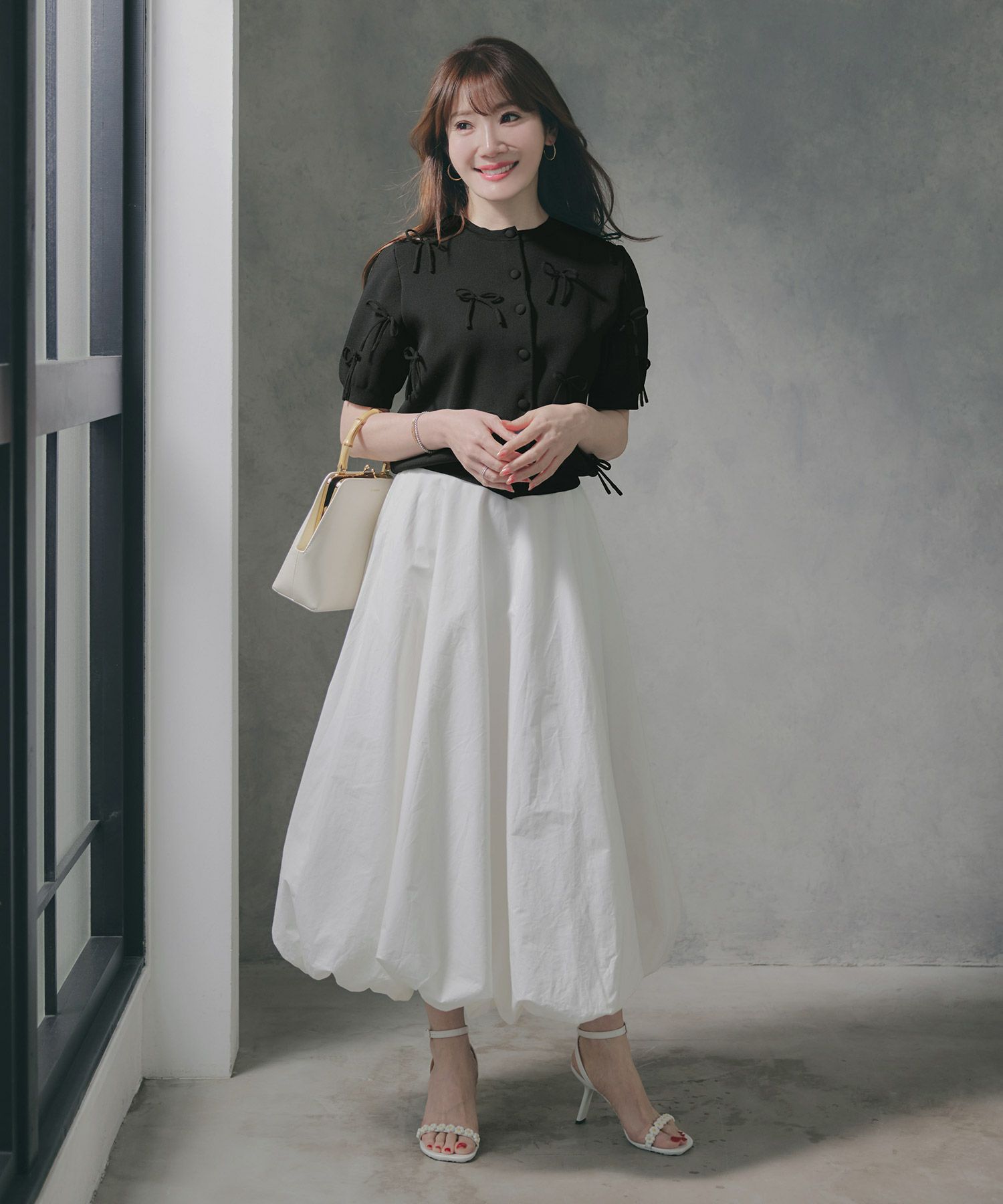 手洗い可ラウンドネック裾リブおしゃれフェミニン上品大人可愛いきれいめ大人カジュアルくるみ釦ジョイントスペース