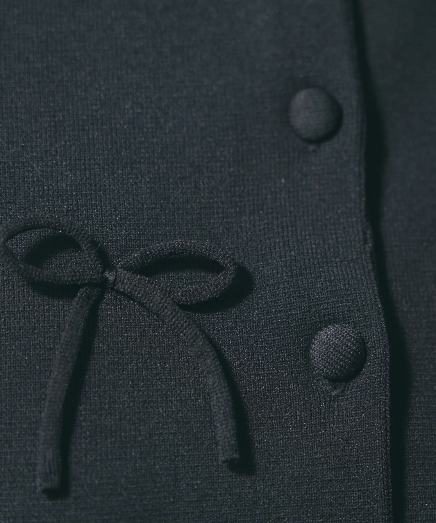 手洗い可ラウンドネック裾リブおしゃれフェミニン上品大人可愛いきれいめ大人カジュアルくるみ釦ジョイントスペース