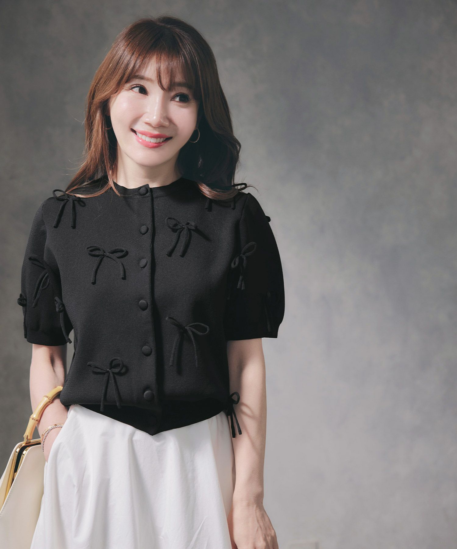 手洗い可ラウンドネック裾リブおしゃれフェミニン上品大人可愛いきれいめ大人カジュアルくるみ釦ジョイントスペース