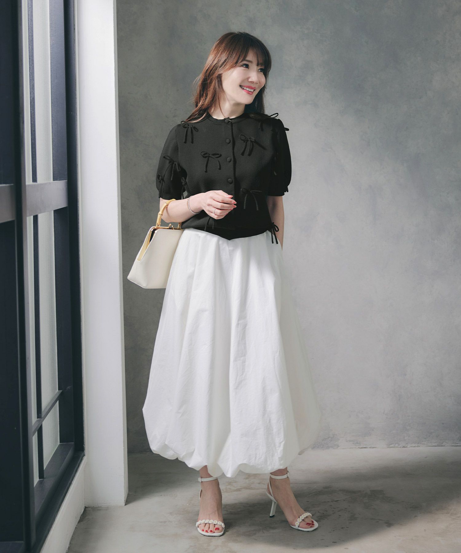 手洗い可ラウンドネック裾リブおしゃれフェミニン上品大人可愛いきれいめ大人カジュアルくるみ釦ジョイントスペース