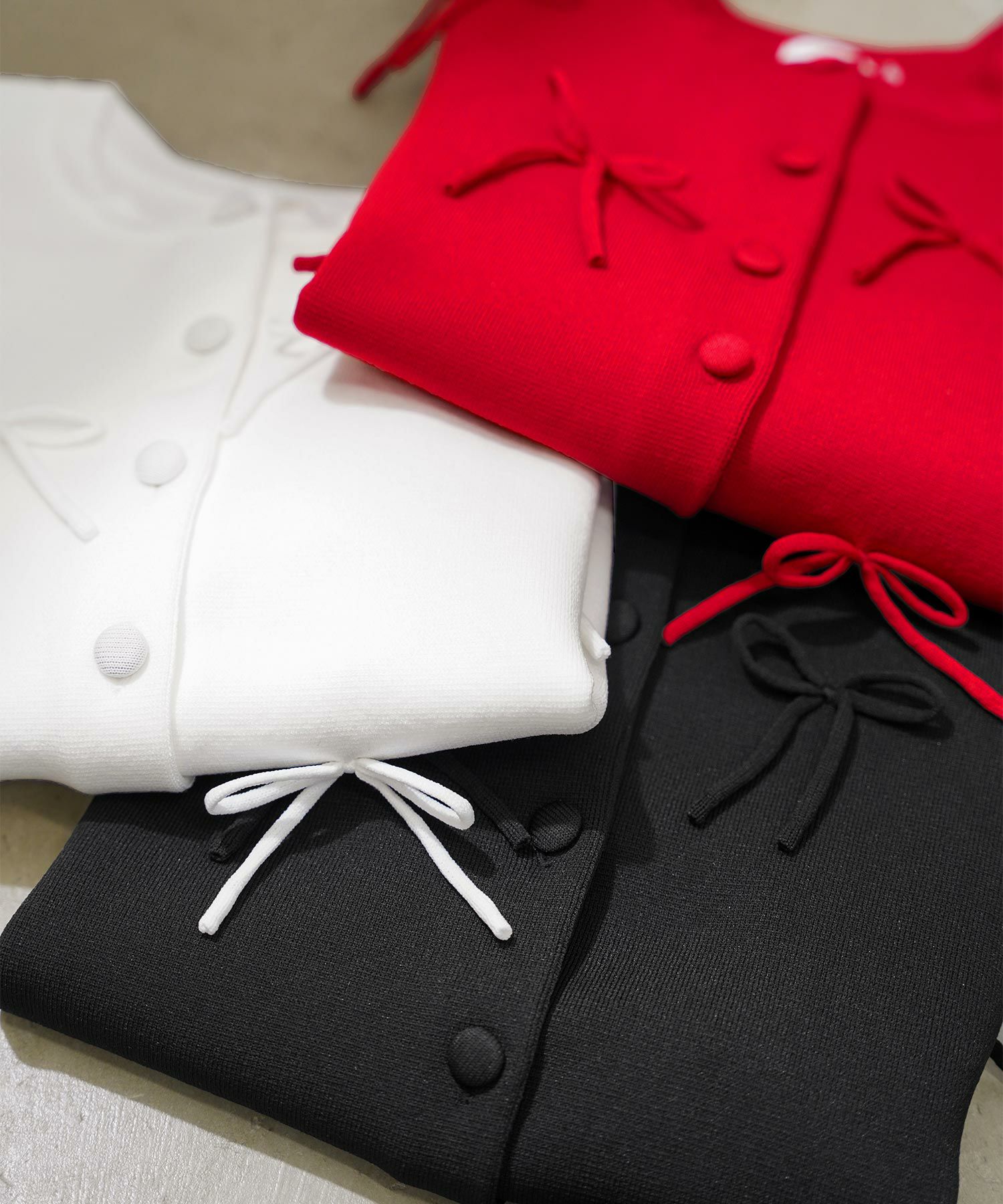 手洗い可ラウンドネック裾リブおしゃれフェミニン上品大人可愛いきれいめ大人カジュアルくるみ釦ジョイントスペース