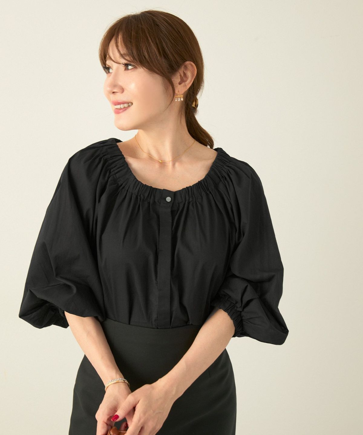 セレクト上品きれいめボリュームスリーブフリーサイズオフィスカジュアルフェミニンシンプルゆったり体型カバージョイントスペース