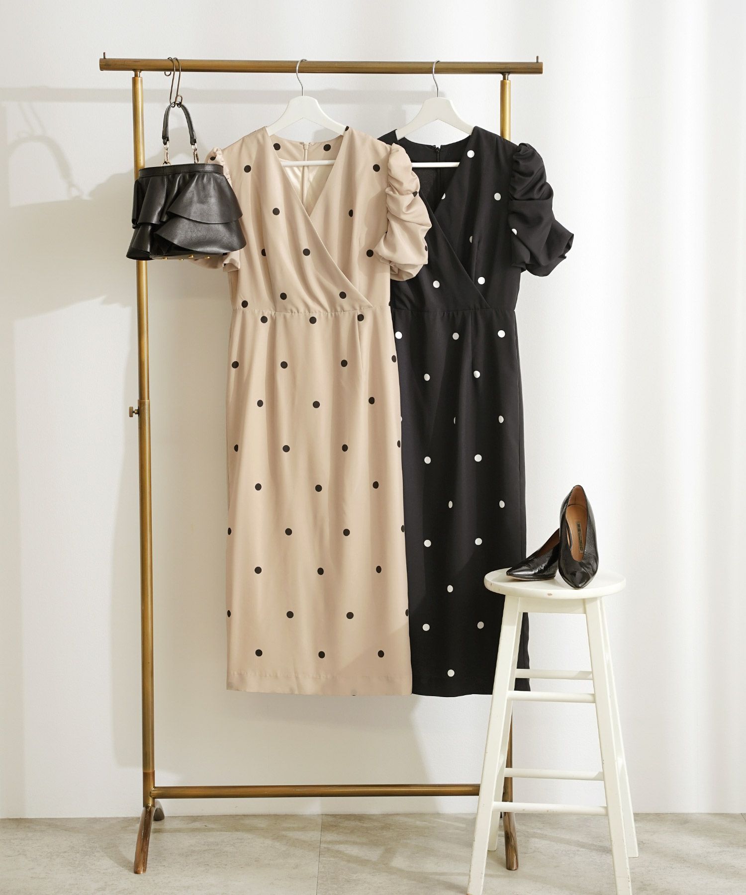 手洗い可Vネックタイトオケージョンセレモニーおしゃれフェミニン上品大人可愛いきれいめ半袖夏柄ジョイントスペース