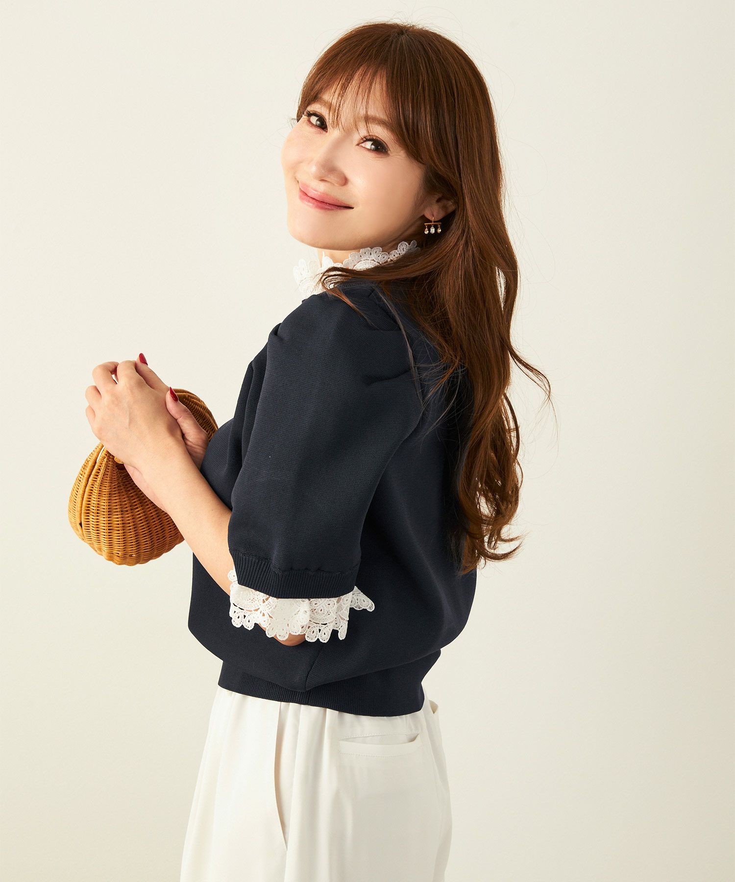 手洗い可ラウンドネック裾リブおしゃれフェミニンオフィス上品大人可愛いきれいめ大人カジュアルジョイントスペース