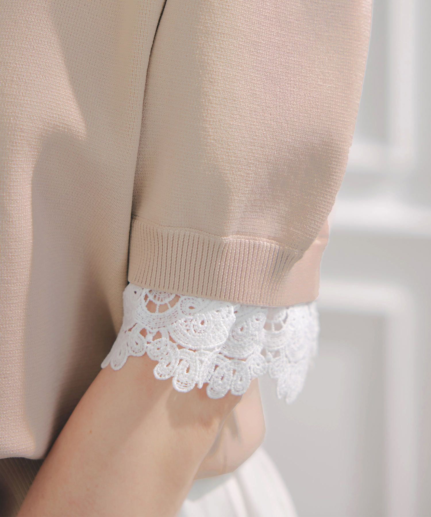 手洗い可ラウンドネック裾リブおしゃれフェミニンオフィス上品大人可愛いきれいめ大人カジュアルジョイントスペース