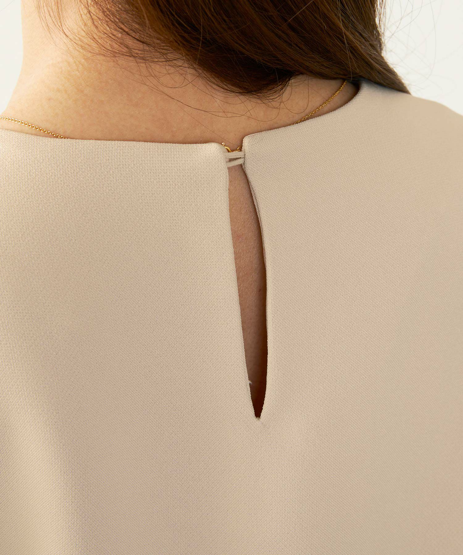 手洗い可かわいい上品きれいめ大人カジュアルオフィスフェミニン体型カバーシンプルラウンドネックジョイントスペース