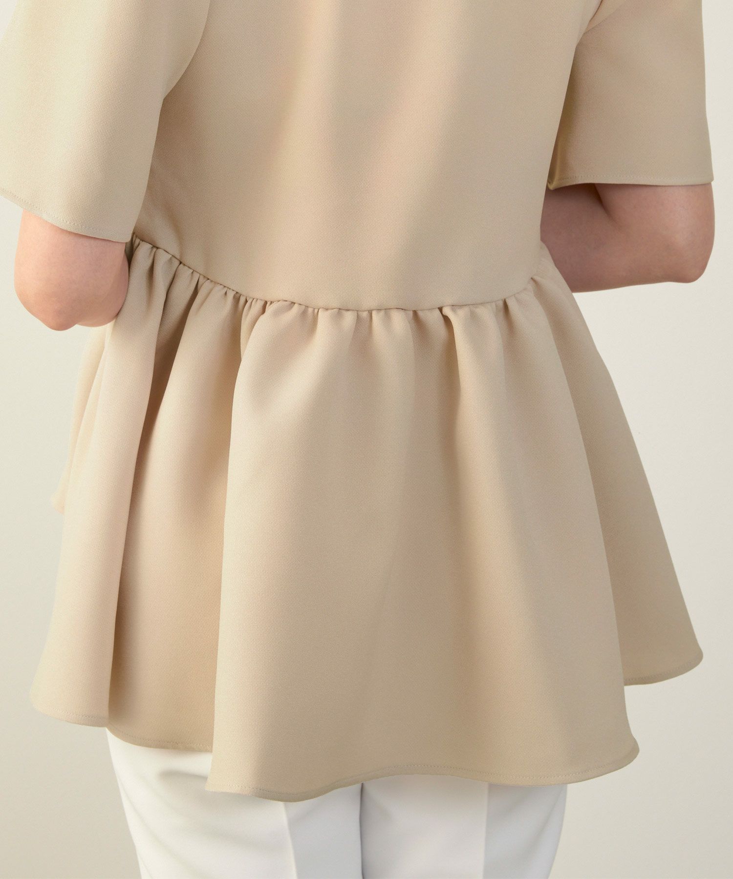 手洗い可かわいい上品きれいめ大人カジュアルオフィスフェミニン体型カバーシンプルラウンドネックジョイントスペース