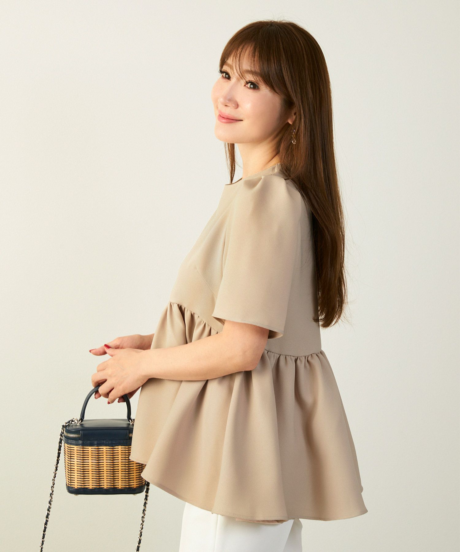 手洗い可かわいい上品きれいめ大人カジュアルオフィスフェミニン体型カバーシンプルラウンドネックジョイントスペース