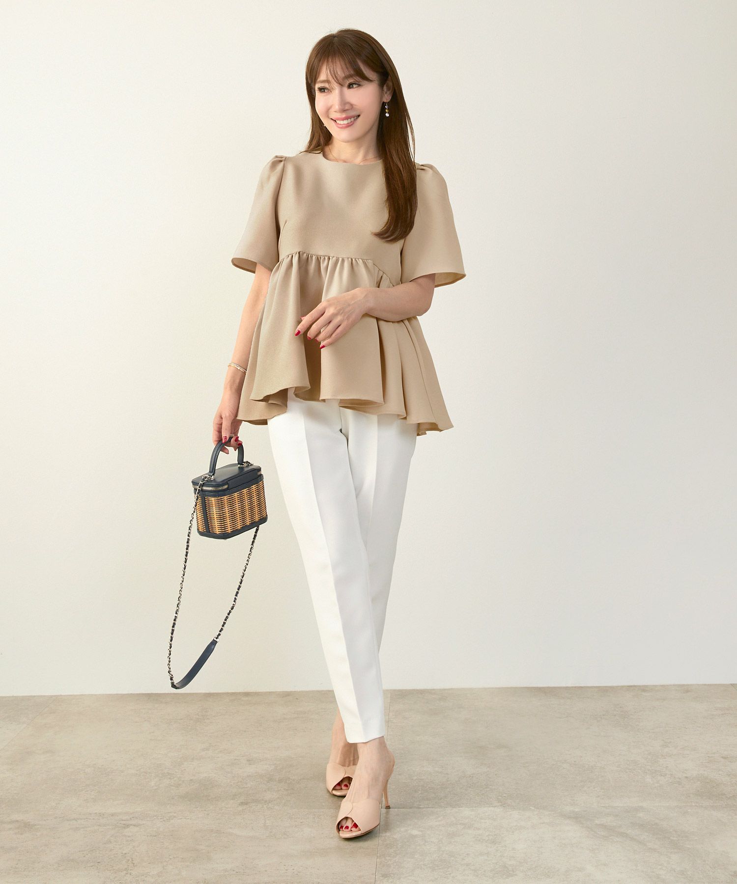 手洗い可かわいい上品きれいめ大人カジュアルオフィスフェミニン体型カバーシンプルラウンドネックジョイントスペース