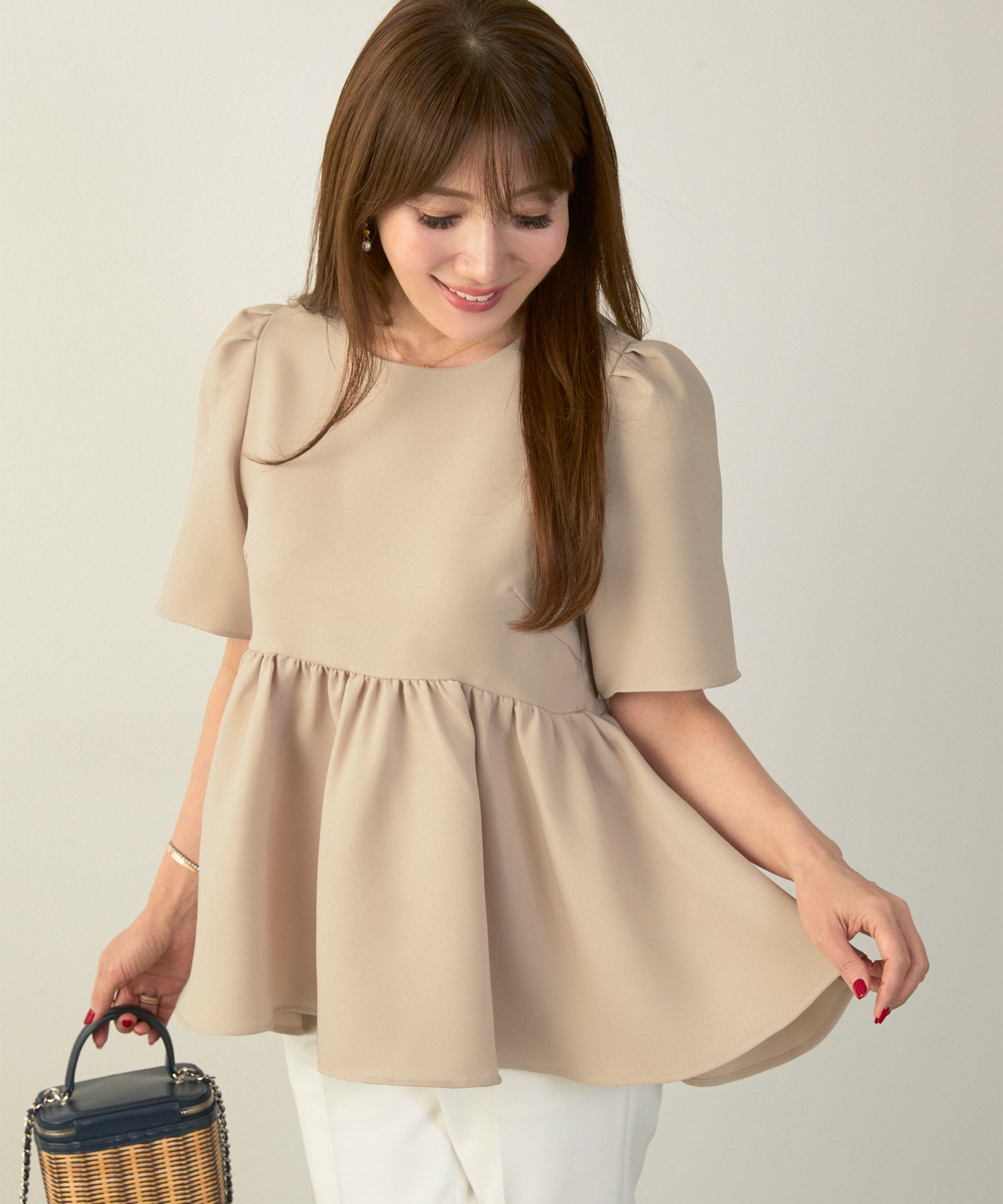 手洗い可かわいい上品きれいめ大人カジュアルオフィスフェミニン体型カバーシンプルラウンドネックジョイントスペース