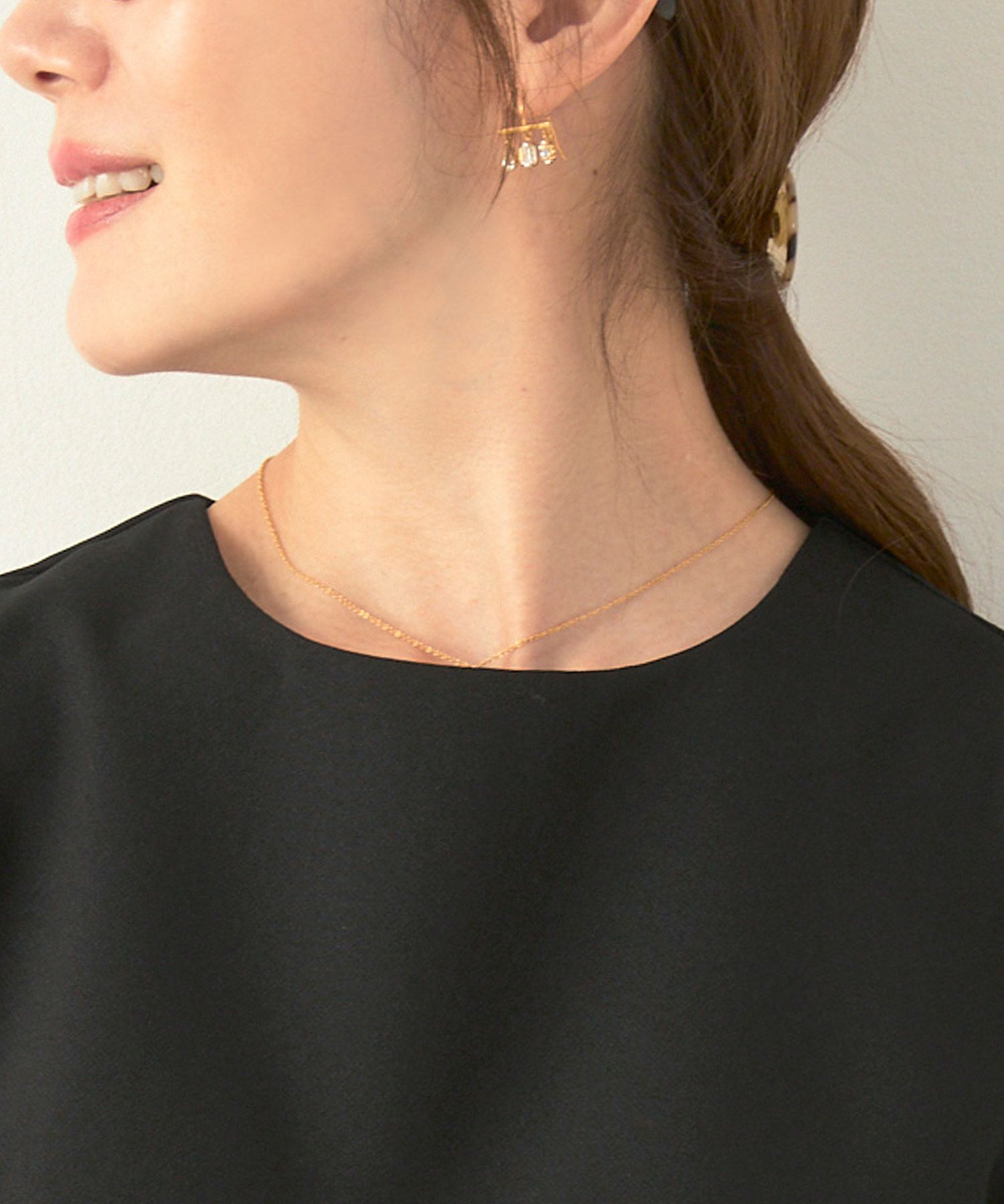 手洗い可かわいい上品きれいめ大人カジュアルオフィスフェミニン体型カバーシンプルラウンドネックジョイントスペース