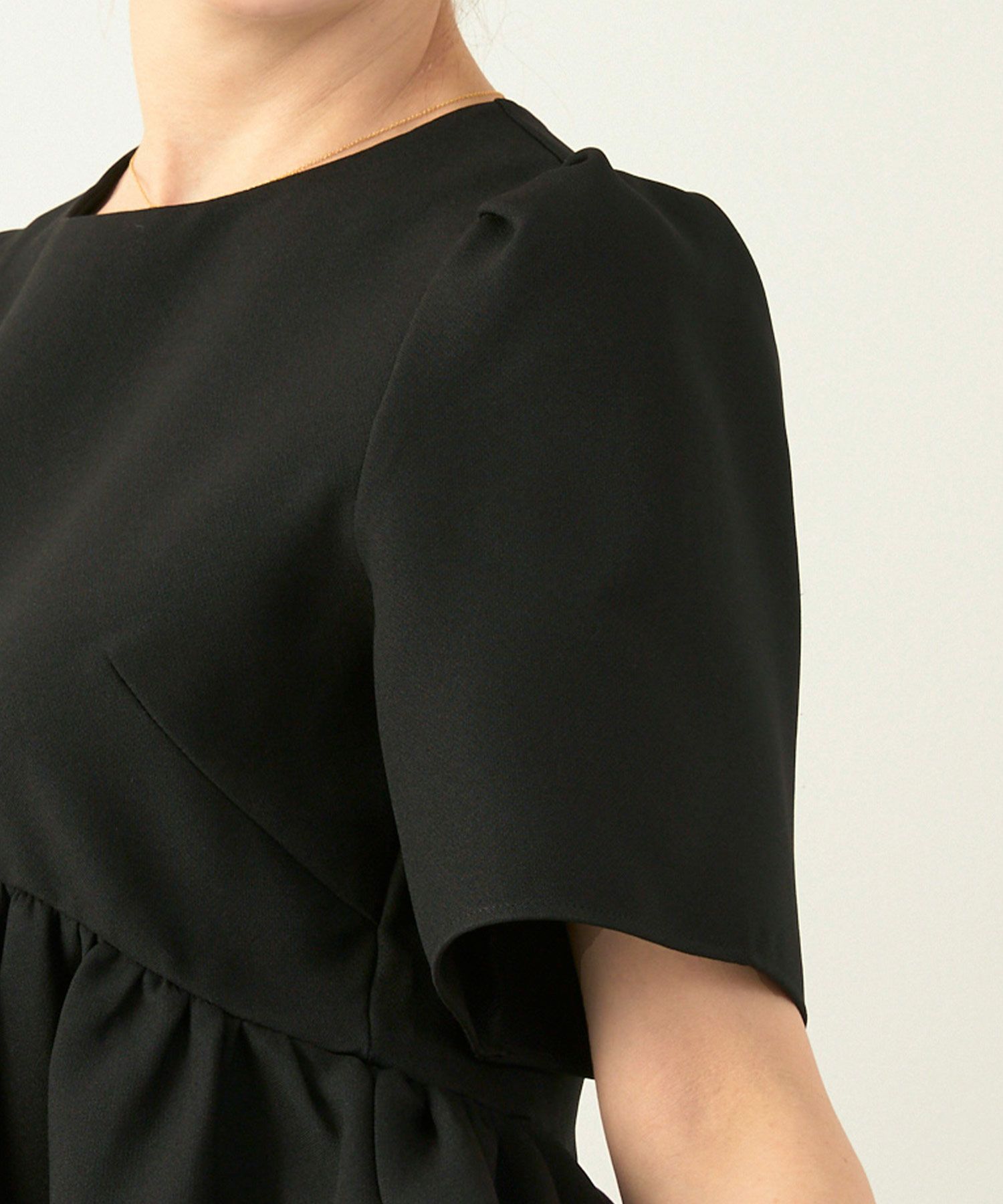 手洗い可かわいい上品きれいめ大人カジュアルオフィスフェミニン体型カバーシンプルラウンドネックジョイントスペース