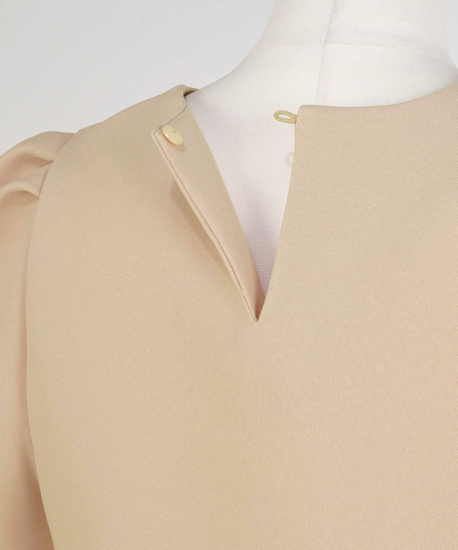 手洗い可かわいい上品きれいめ大人カジュアルオフィスフェミニン体型カバーシンプルラウンドネックジョイントスペース