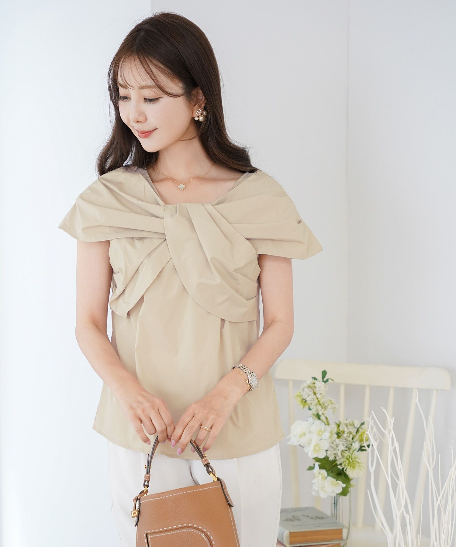 レディース/ブラウス/トップス/リボン/オフショル/ノースリーブ/肩先/グレージュ/ブラック/春/夏/秋/エレガント/上品/大人